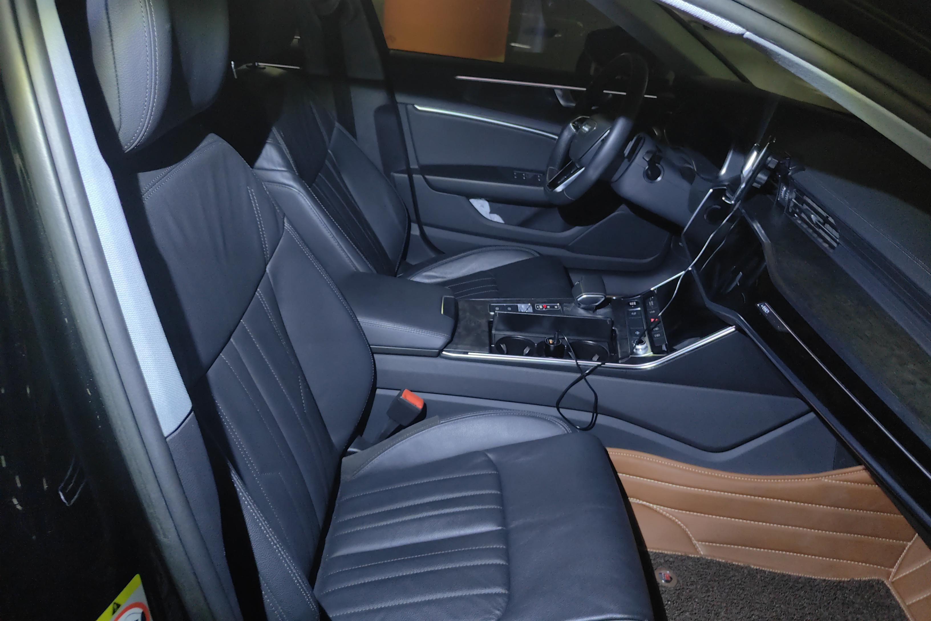 奥迪A6L 45TFSI 2022款 2.0T 自动 臻选致雅型 (国Ⅵ) 