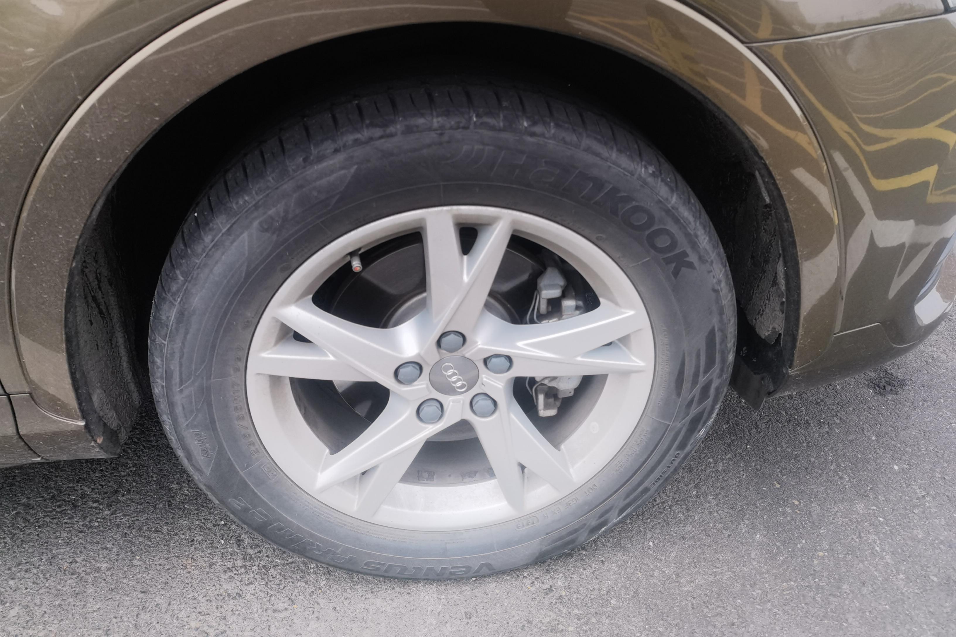 奥迪Q3 35TFSI 2018款 2.0T 自动 前驱 时尚型30周年纪念版 (国Ⅴ) 