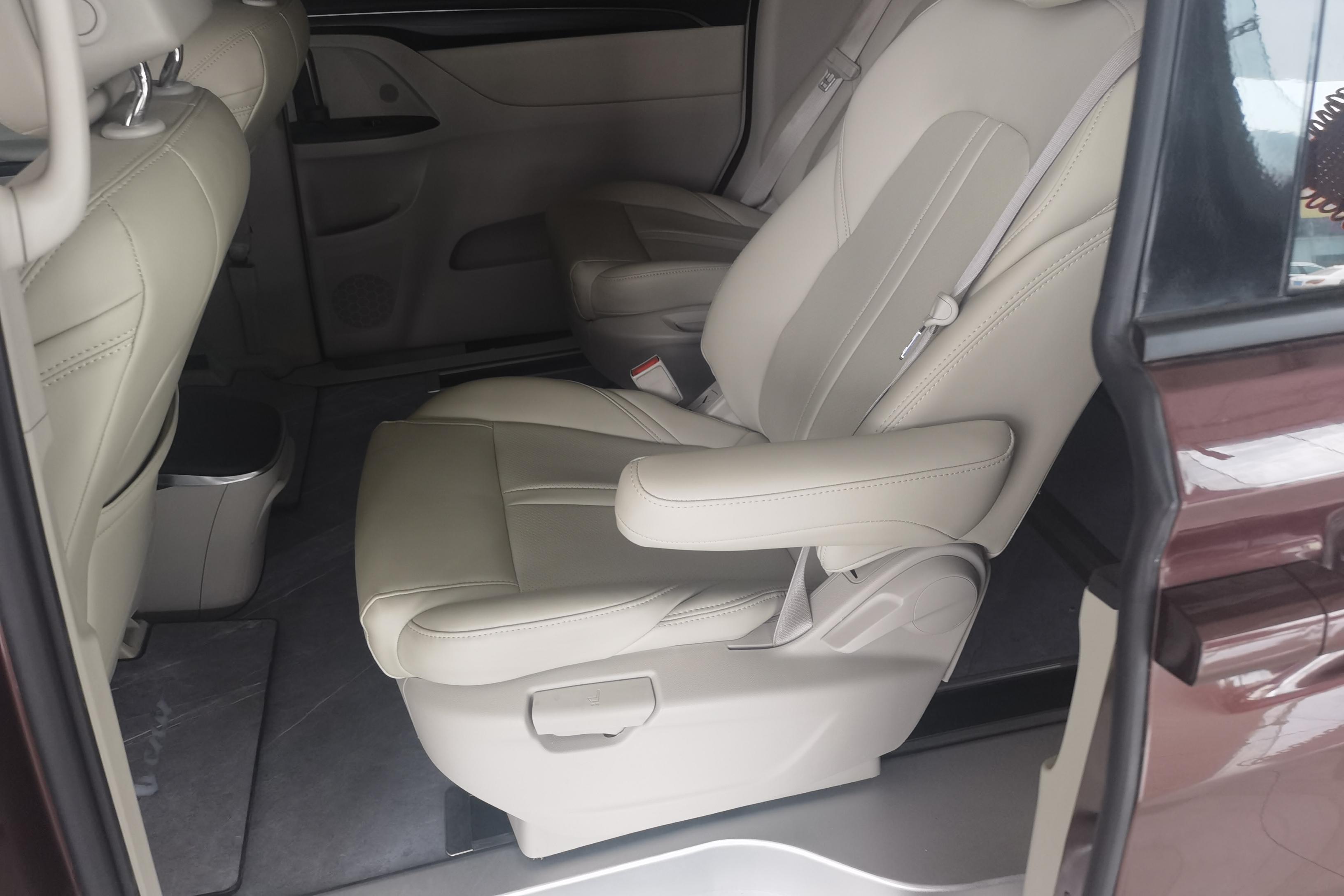 别克GL8 2022款 2.0T 自动 7座 653T尊享型 (国Ⅵ) 