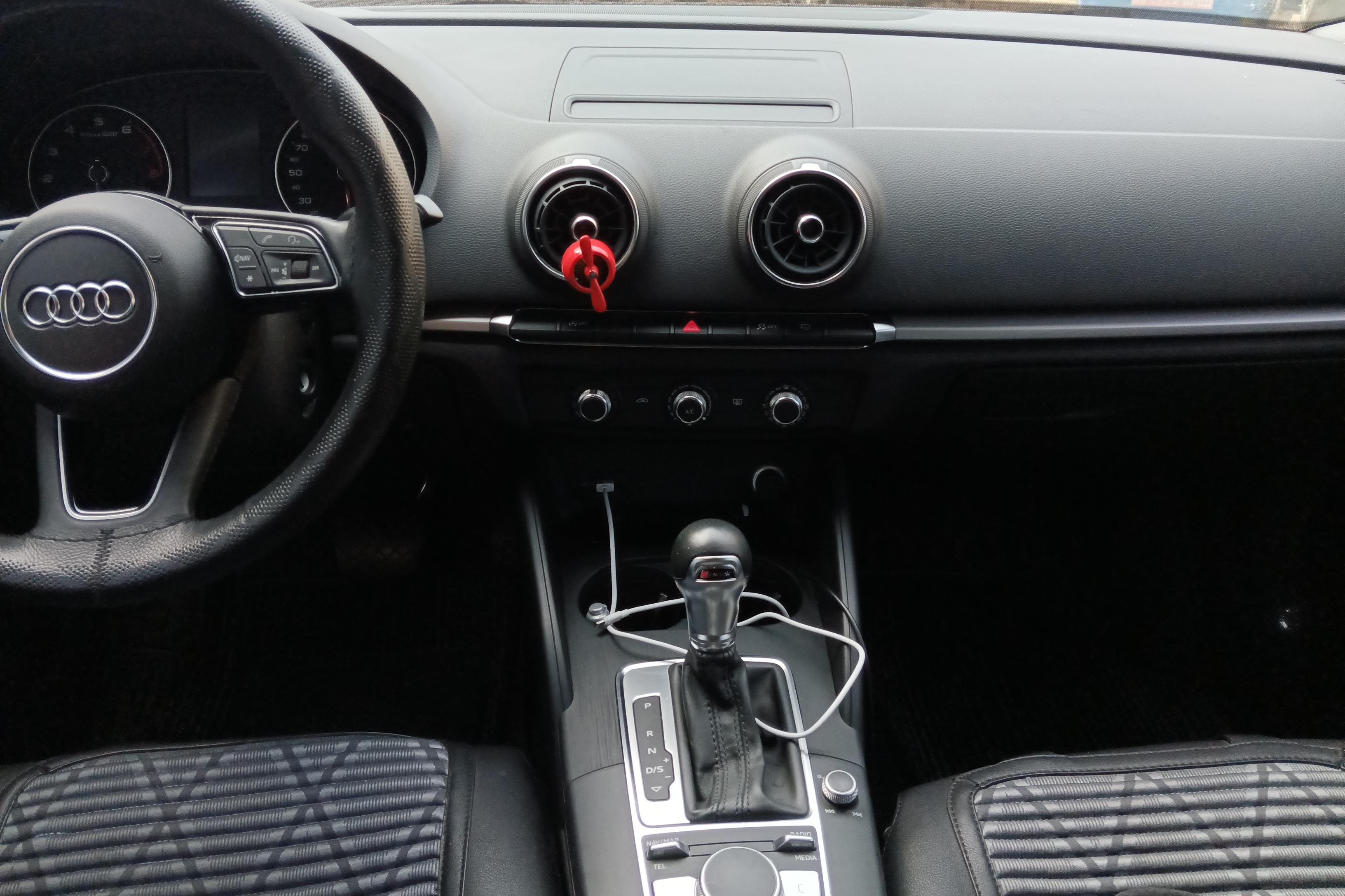 奥迪A3 35TFSI 2018款 1.4T 自动 汽油 进取型30周年Sportback (国Ⅴ) 