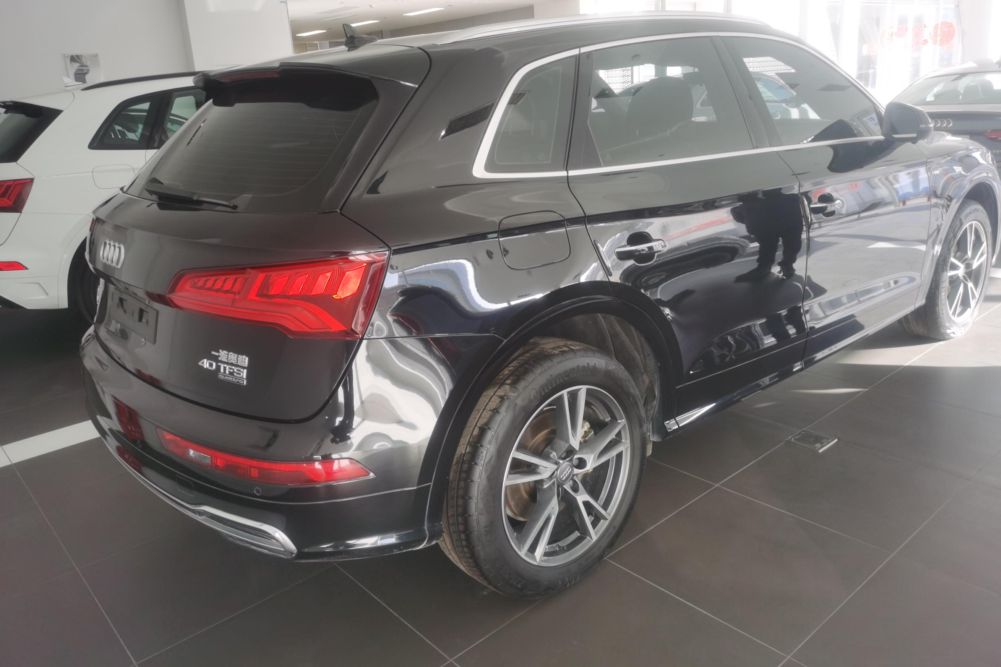 奥迪Q5L 40TFSI 2018款 2.0T 自动 荣享时尚型 (国Ⅴ) 