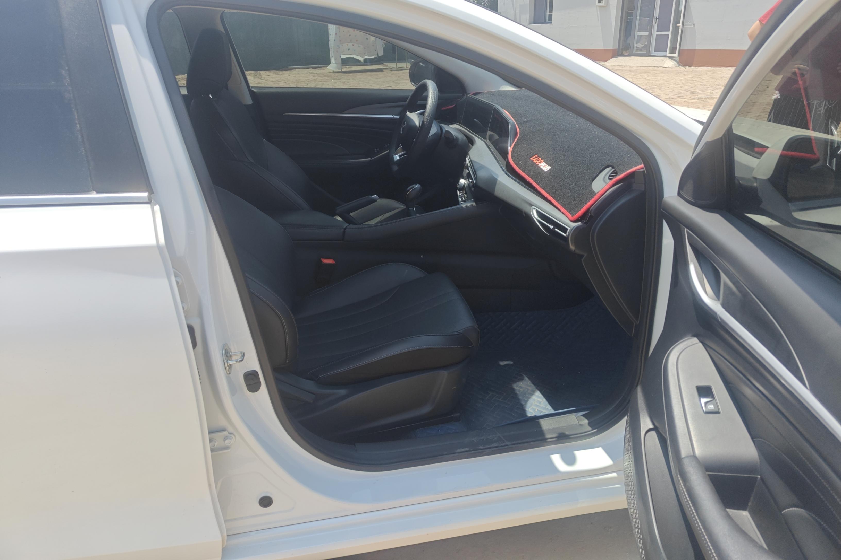 长安逸动PLUS 2021款 1.6L 手动 豪华型 (国Ⅵ) 