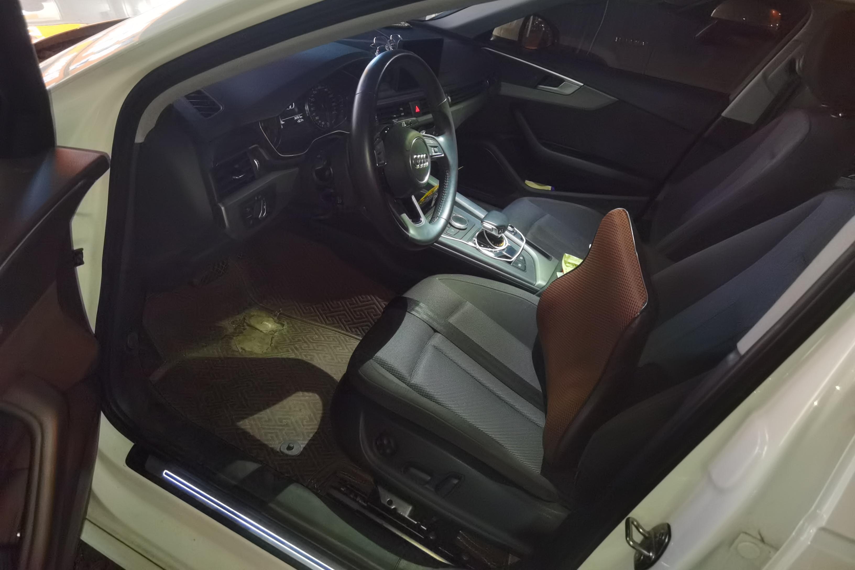 奥迪A4L 2019款 2.0T 自动 进取型 (国Ⅵ) 