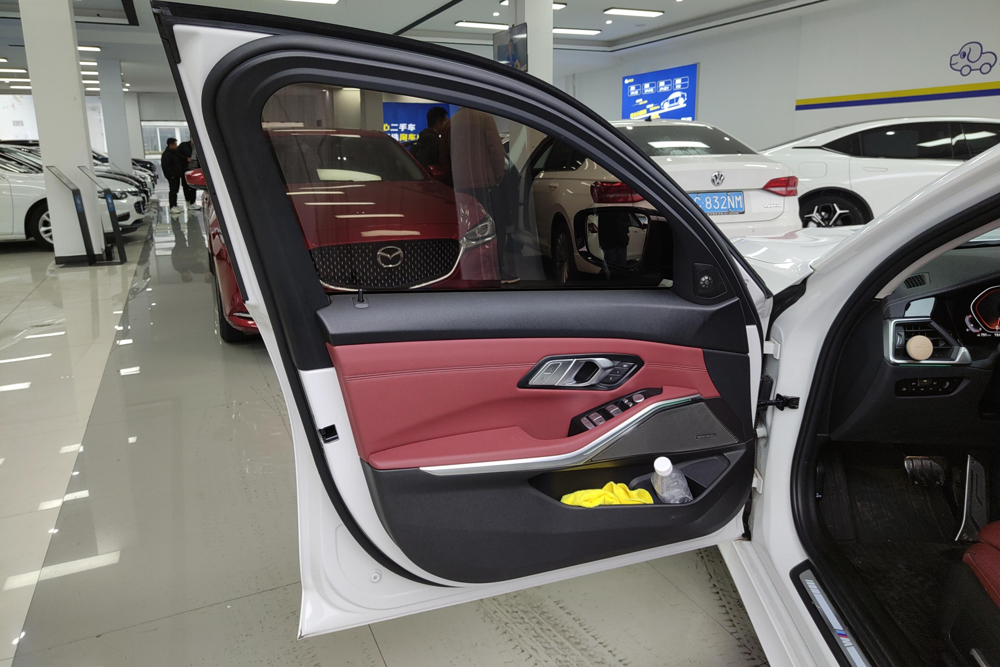 宝马3系 325i 2021款 2.0T 自动 汽油 M运动曜夜套装 (国Ⅵ) 