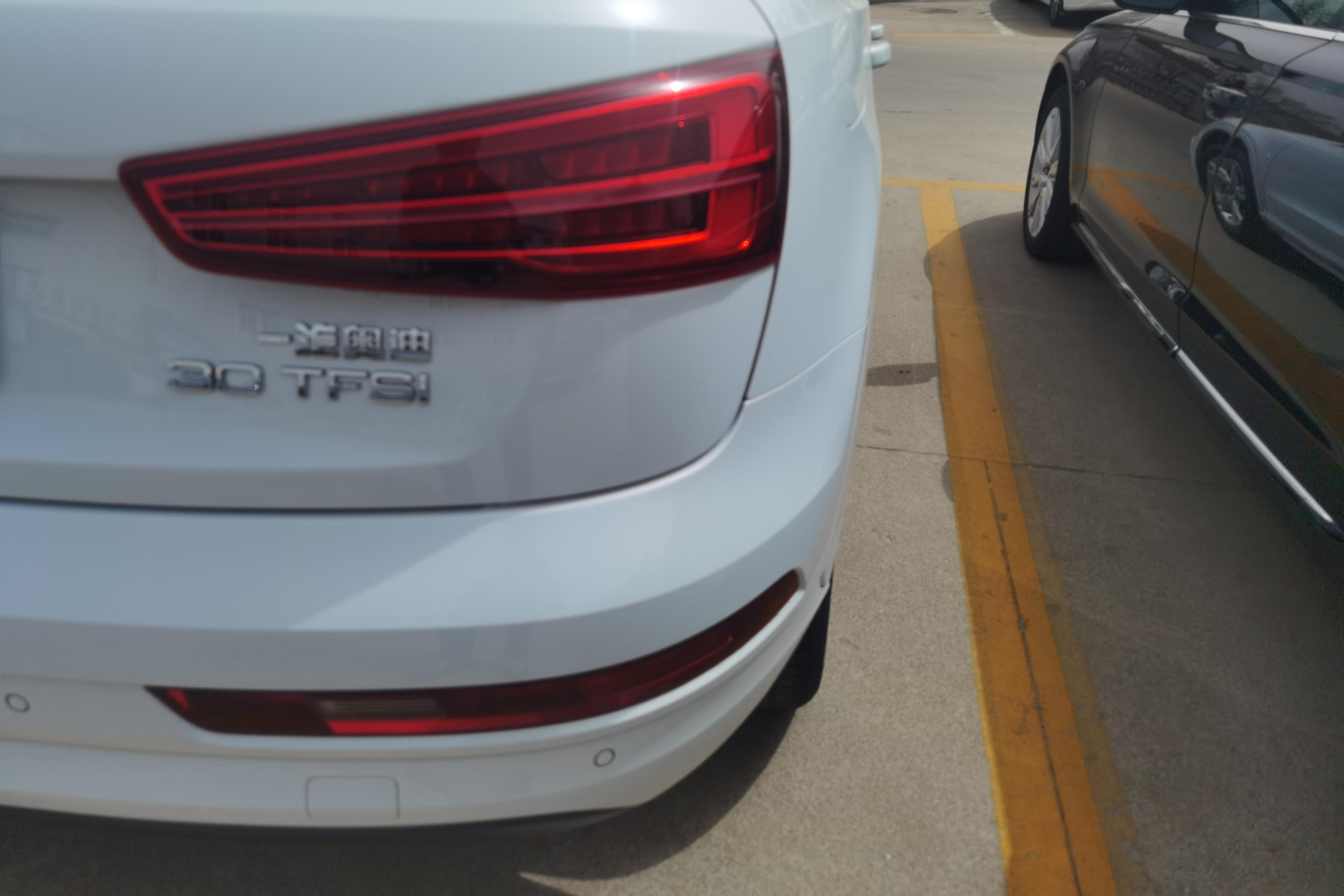 奥迪Q3 30TFSI 2018款 1.4T 自动 前驱 时尚型30周年纪念版 (国Ⅴ) 