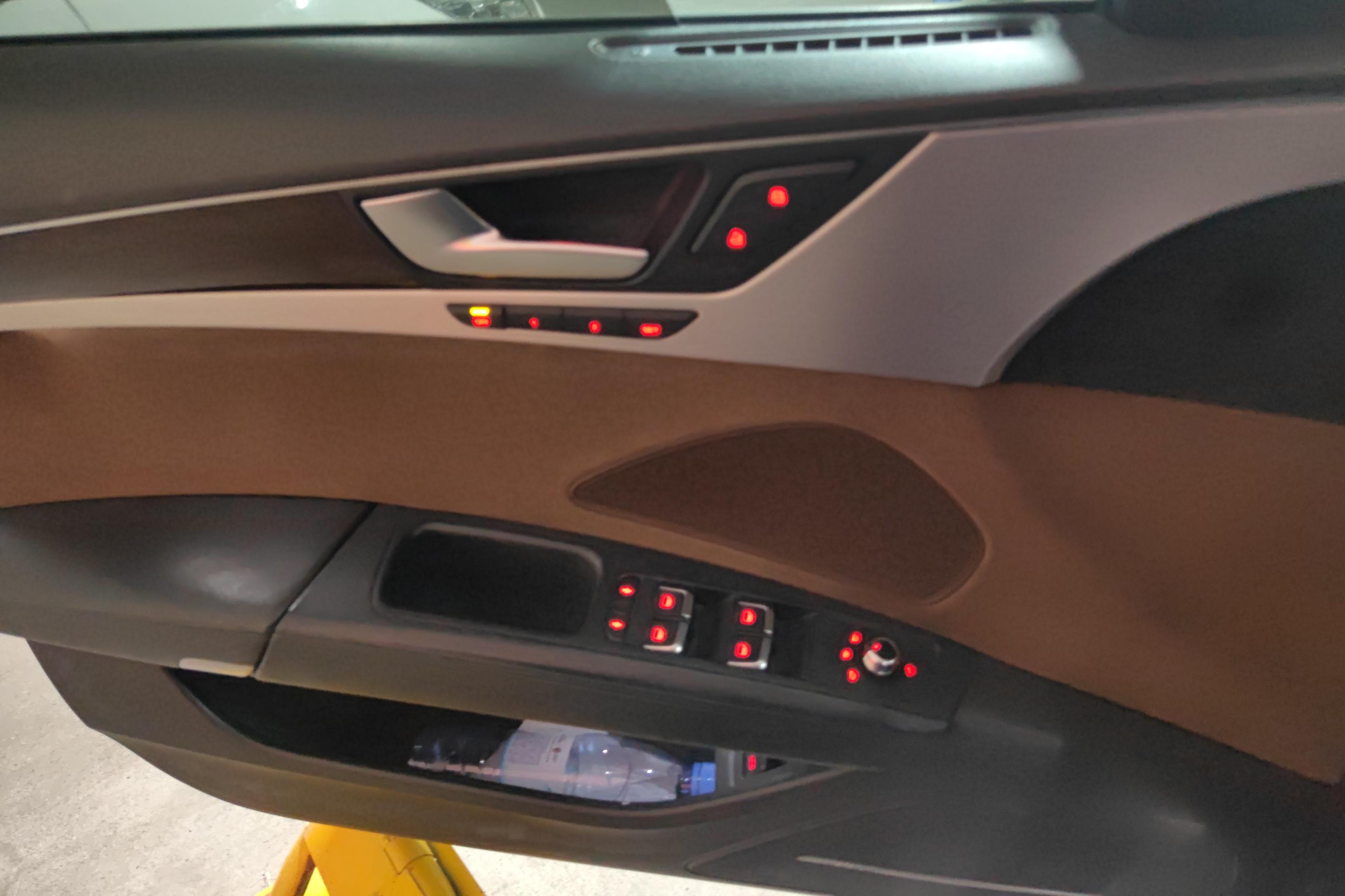 奥迪A8L [进口] 2011款 3.0T 自动 汽油 豪华型 