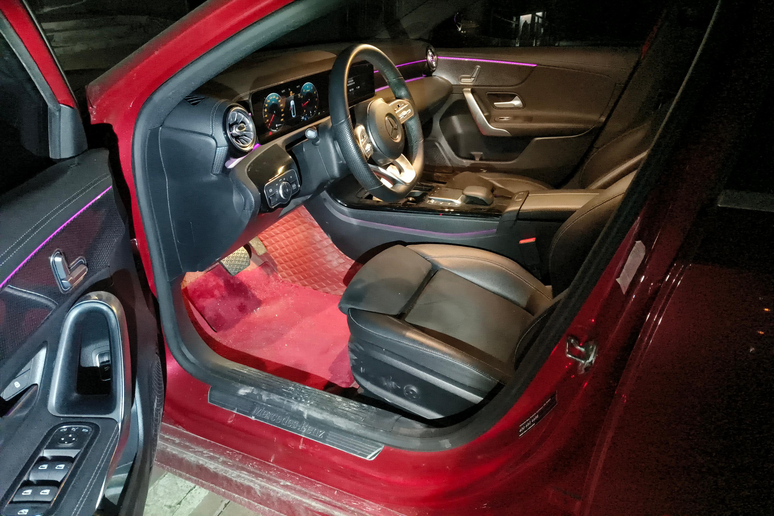 奔驰A级 A200L 2020款 1.3T 自动 改款运动轿车时尚型 (国Ⅵ) 