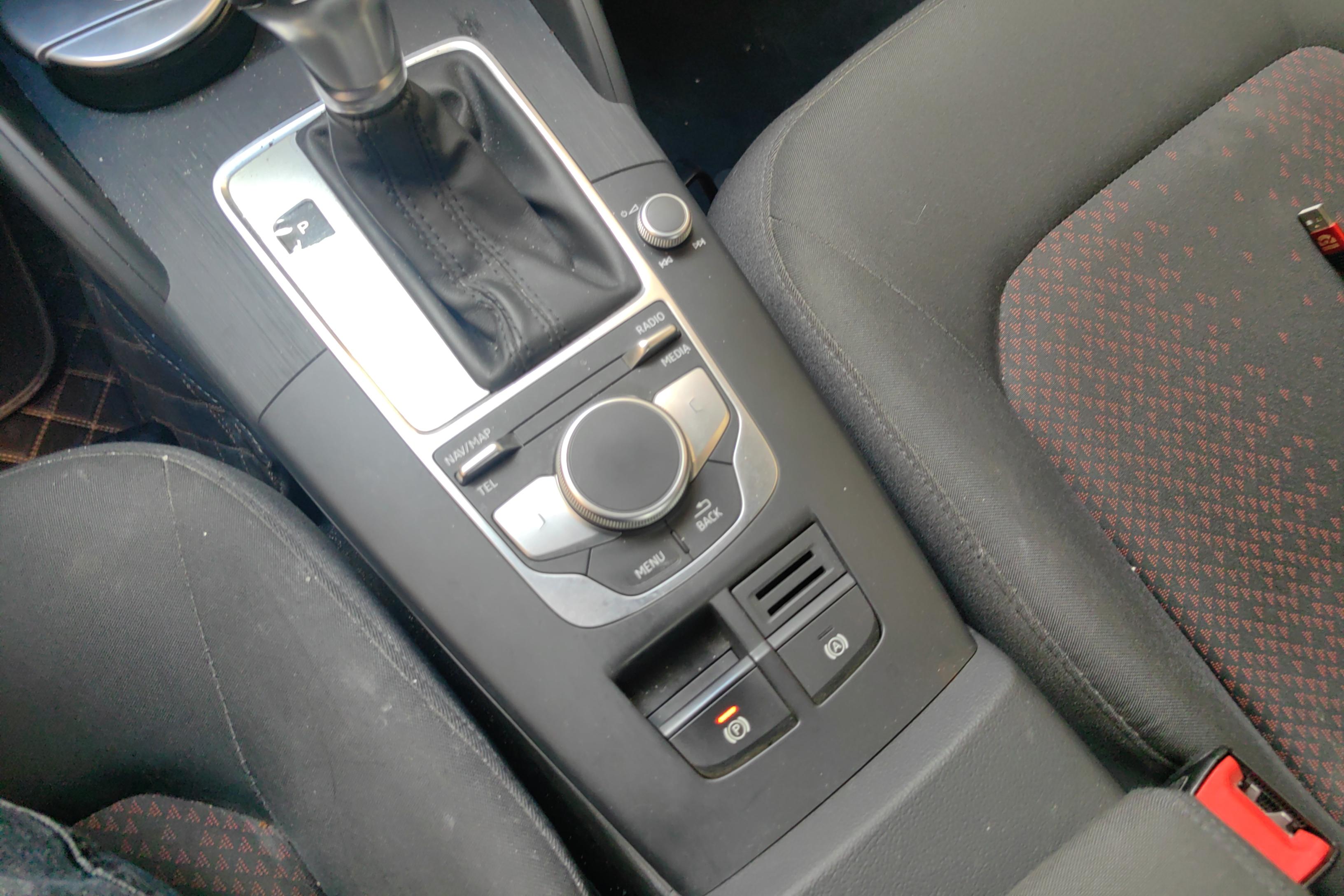 奥迪A3 35TFSI 2020款 1.4T 自动 汽油 进取型Sportback (国Ⅵ) 