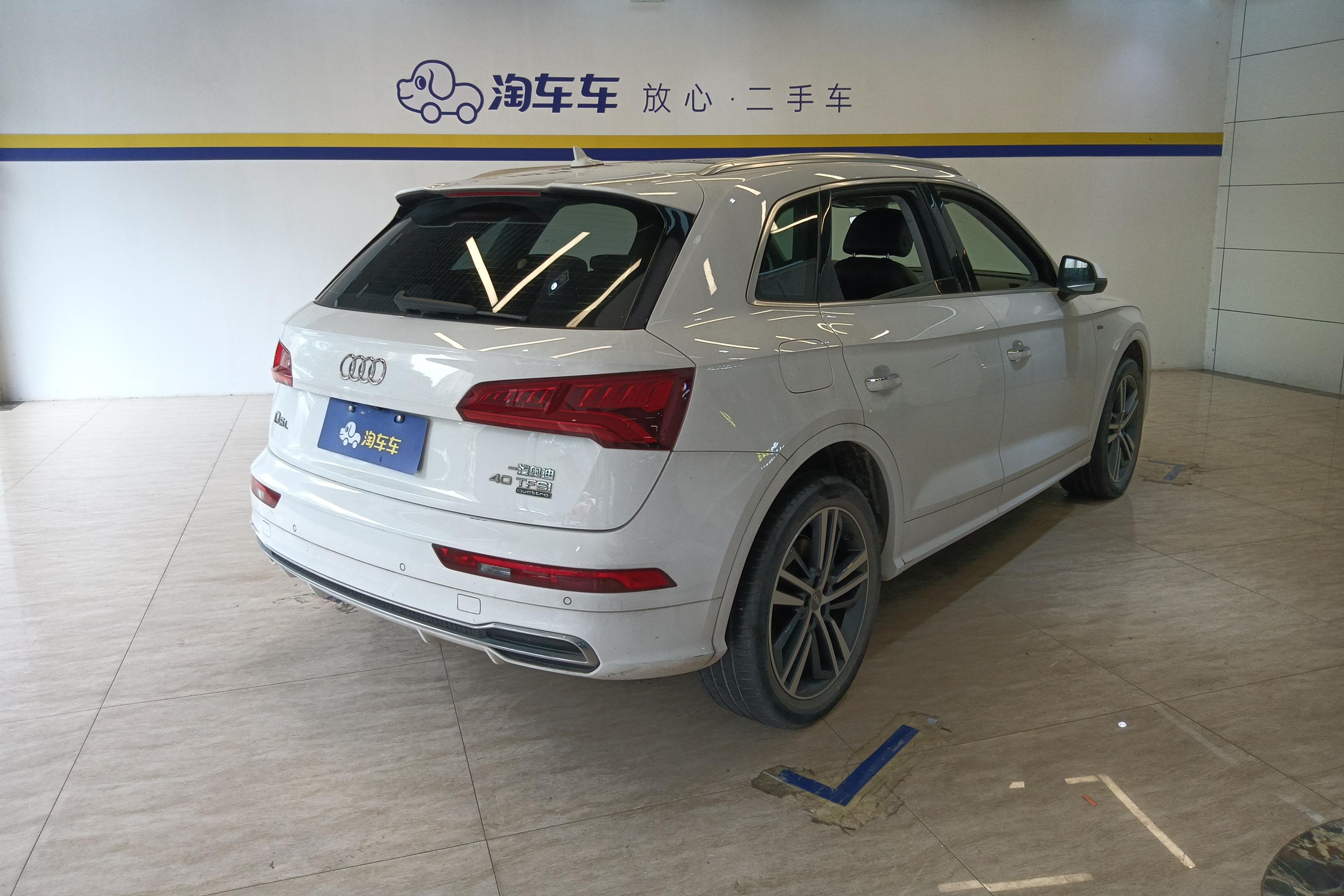 奥迪Q5L 40TFSI 2020款 2.0T 自动 改款荣享时尚型 (国Ⅵ) 