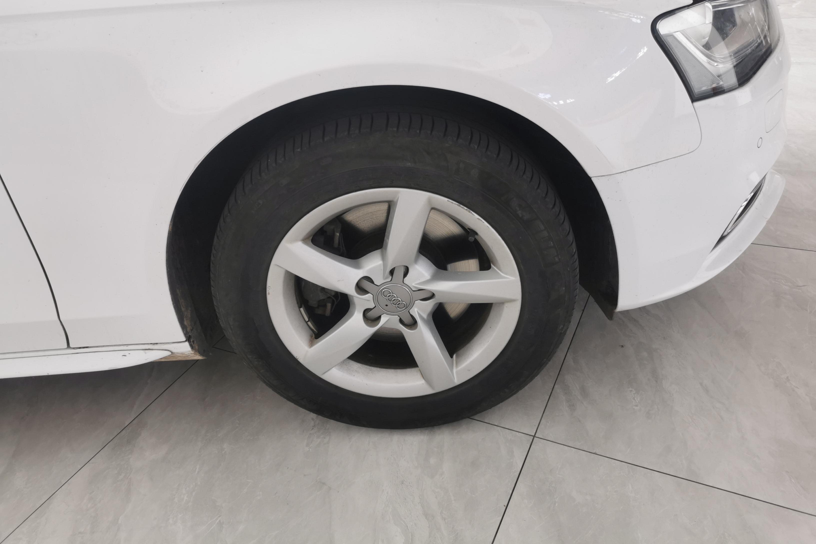 奥迪A4L 2013款 2.0T 自动 舒适型 (国Ⅳ) 