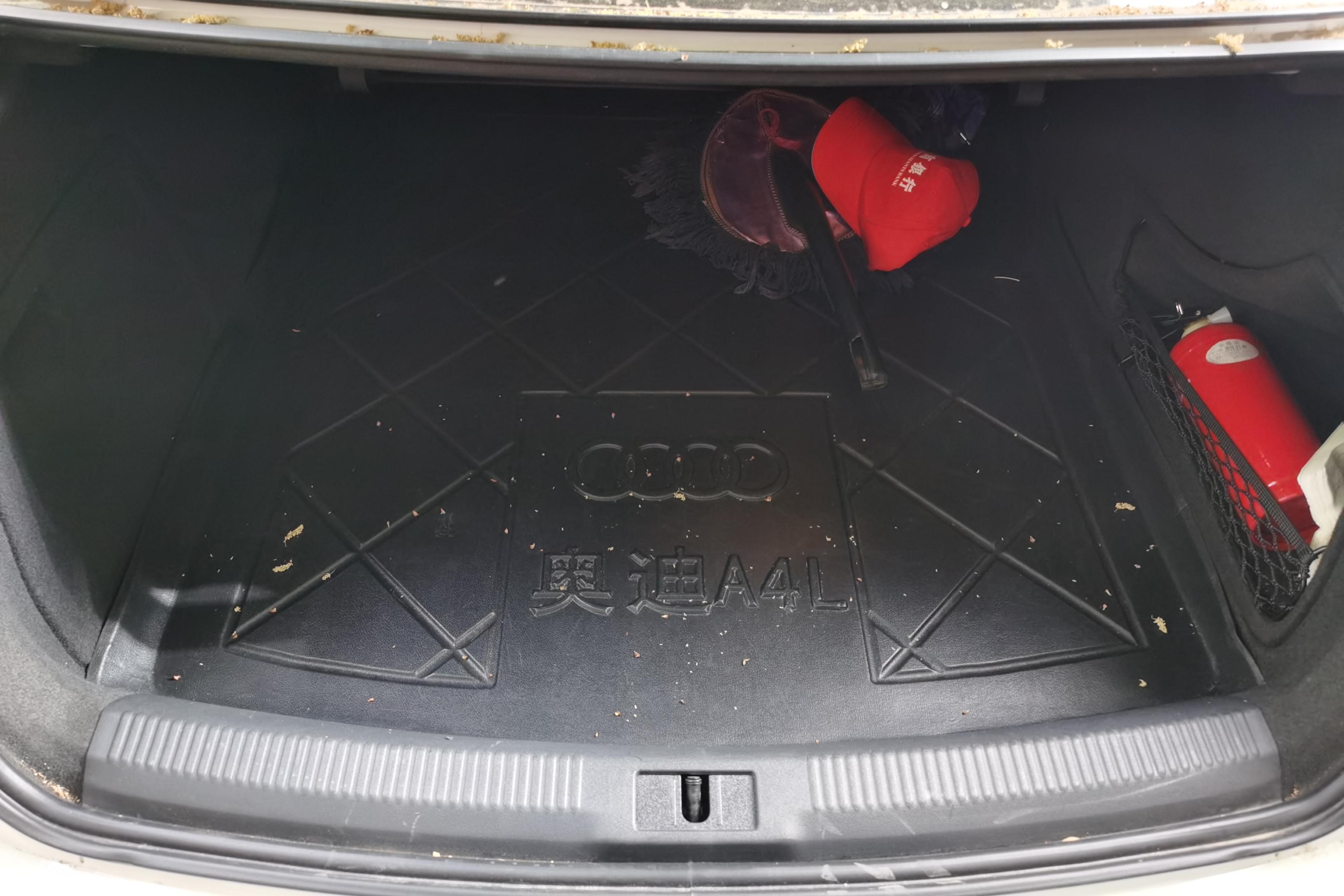 奥迪A4L 2015款 2.0T 自动 豪华型 (国Ⅳ) 