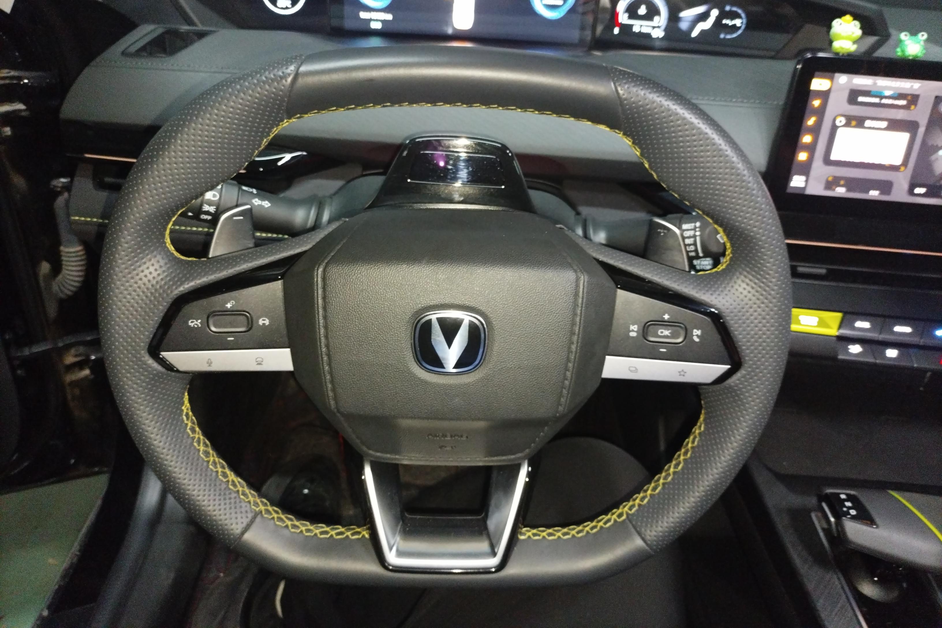 长安UNI-V 2022款 1.5T 自动 运动版 (国Ⅵ) 