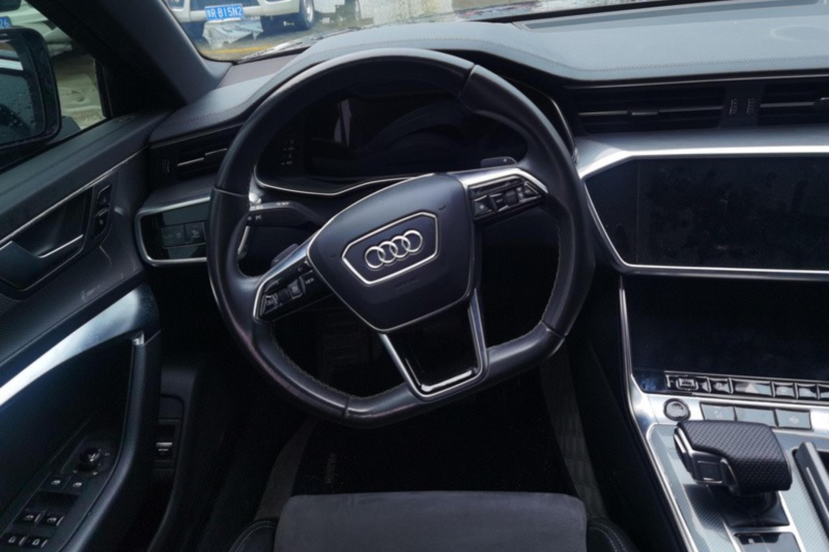 奥迪A6L 45TFSI 2022款 2.0T 自动 尊享动感型 (国Ⅵ) 