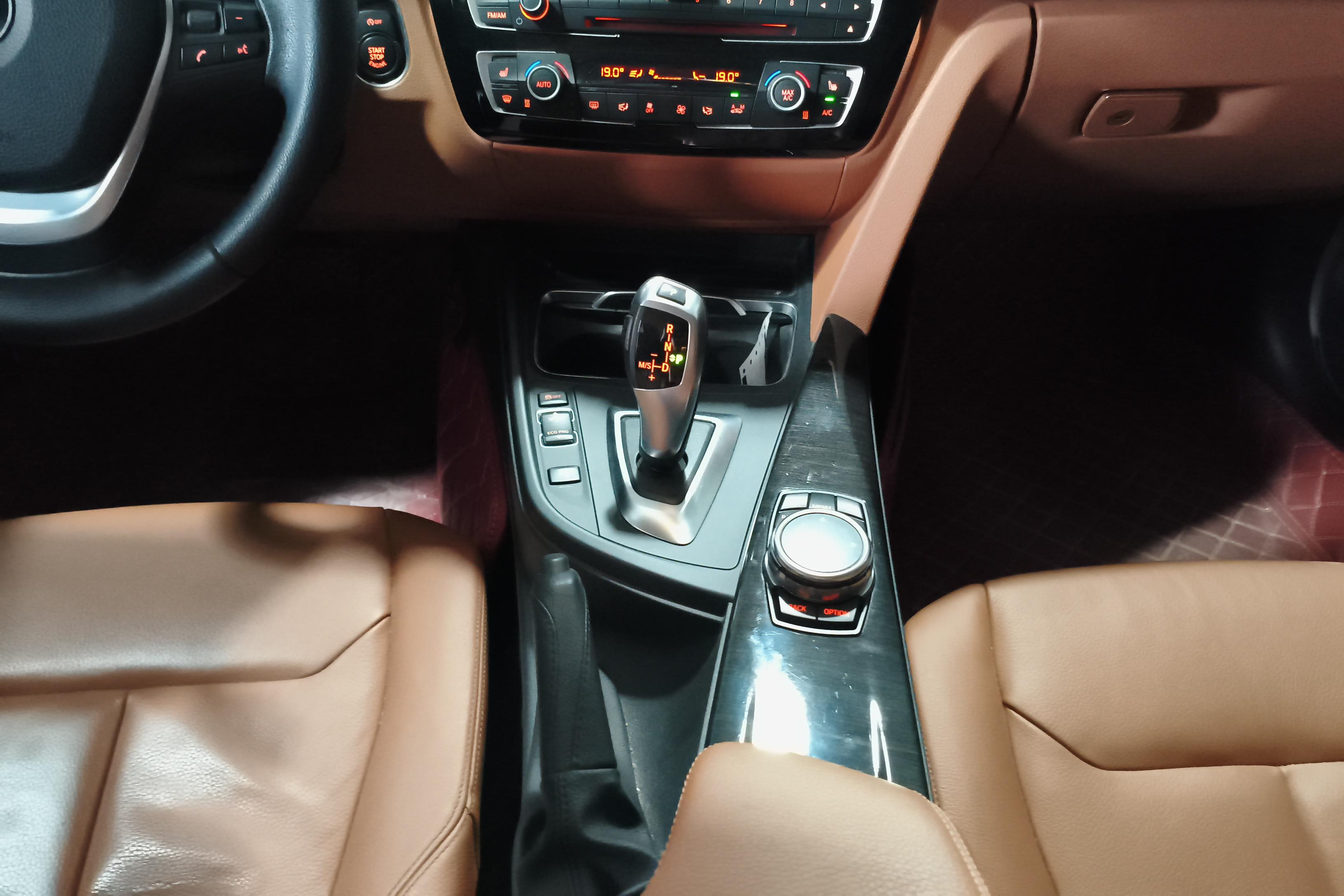 宝马3系 320Li 2016款 2.0T 自动 汽油 豪华设计套装 (国Ⅴ) 