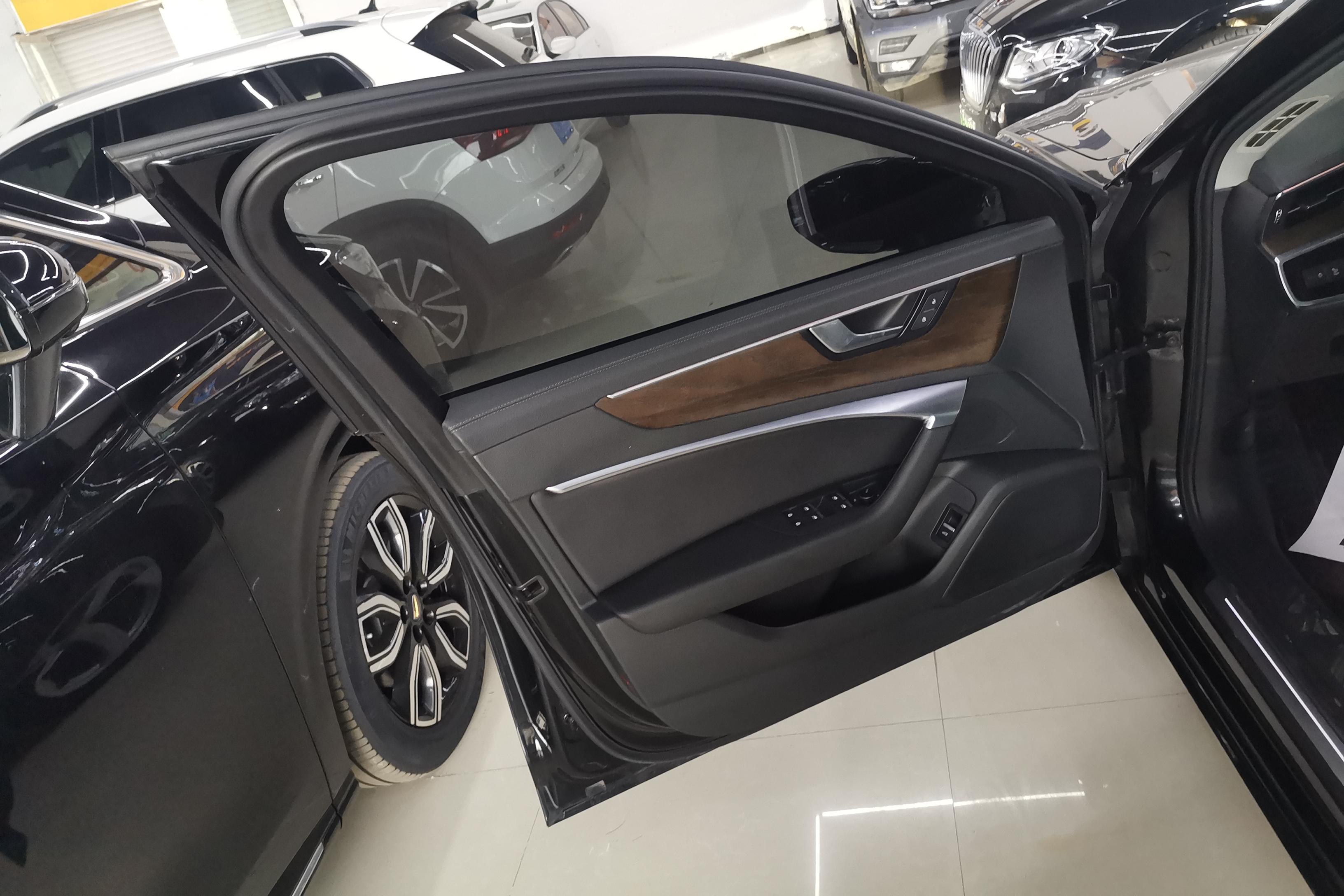 奥迪A6L 45TFSI 2022款 2.0T 自动 尊享致雅型 (国Ⅵ) 