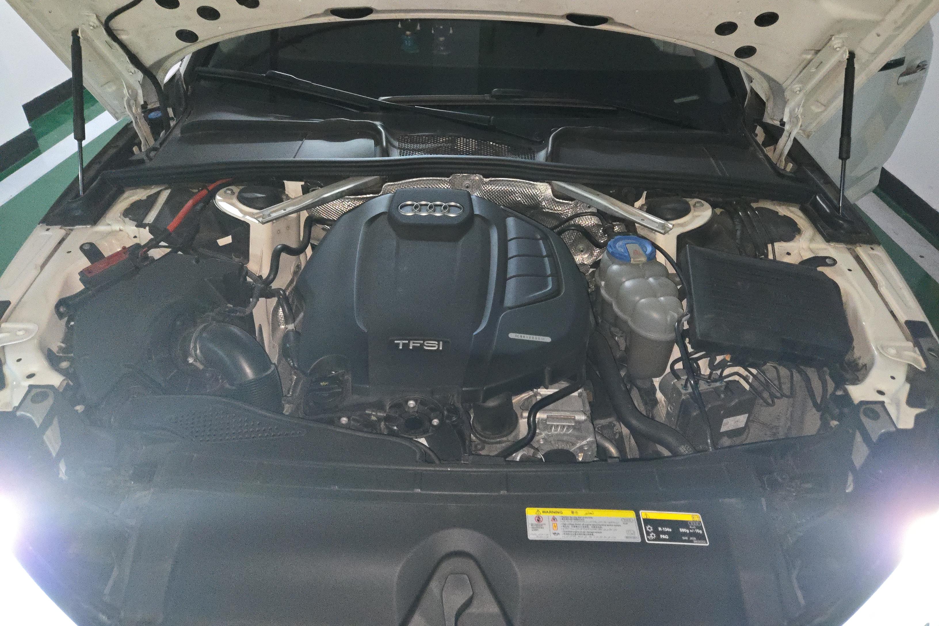 奥迪A4L 40TFSI 2017款 2.0T 自动 前驱 plus时尚型 (国Ⅴ) 