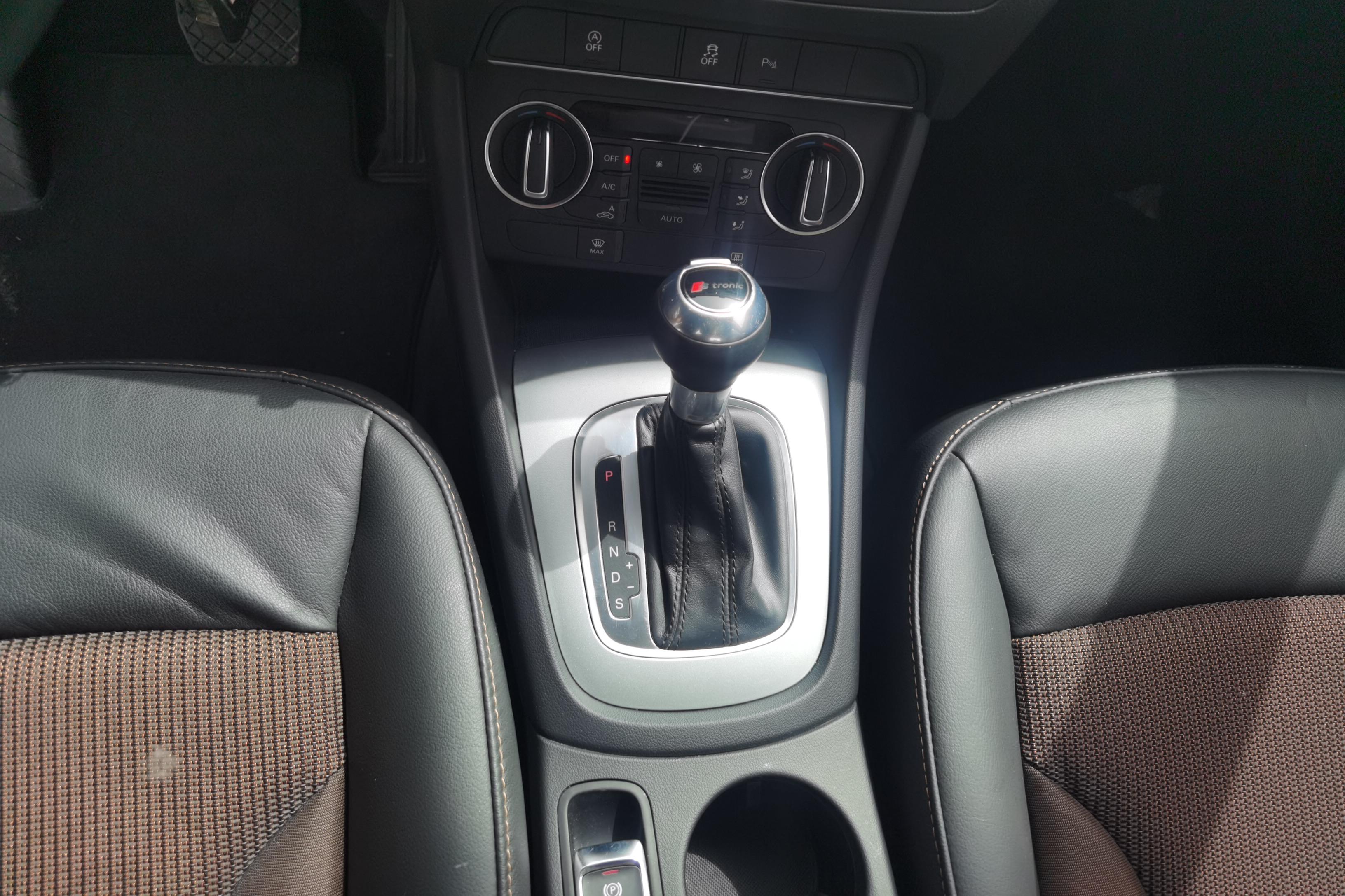 奥迪Q3 30TFSI 2018款 1.4T 自动 前驱 时尚型30周年纪念版 (国Ⅴ) 