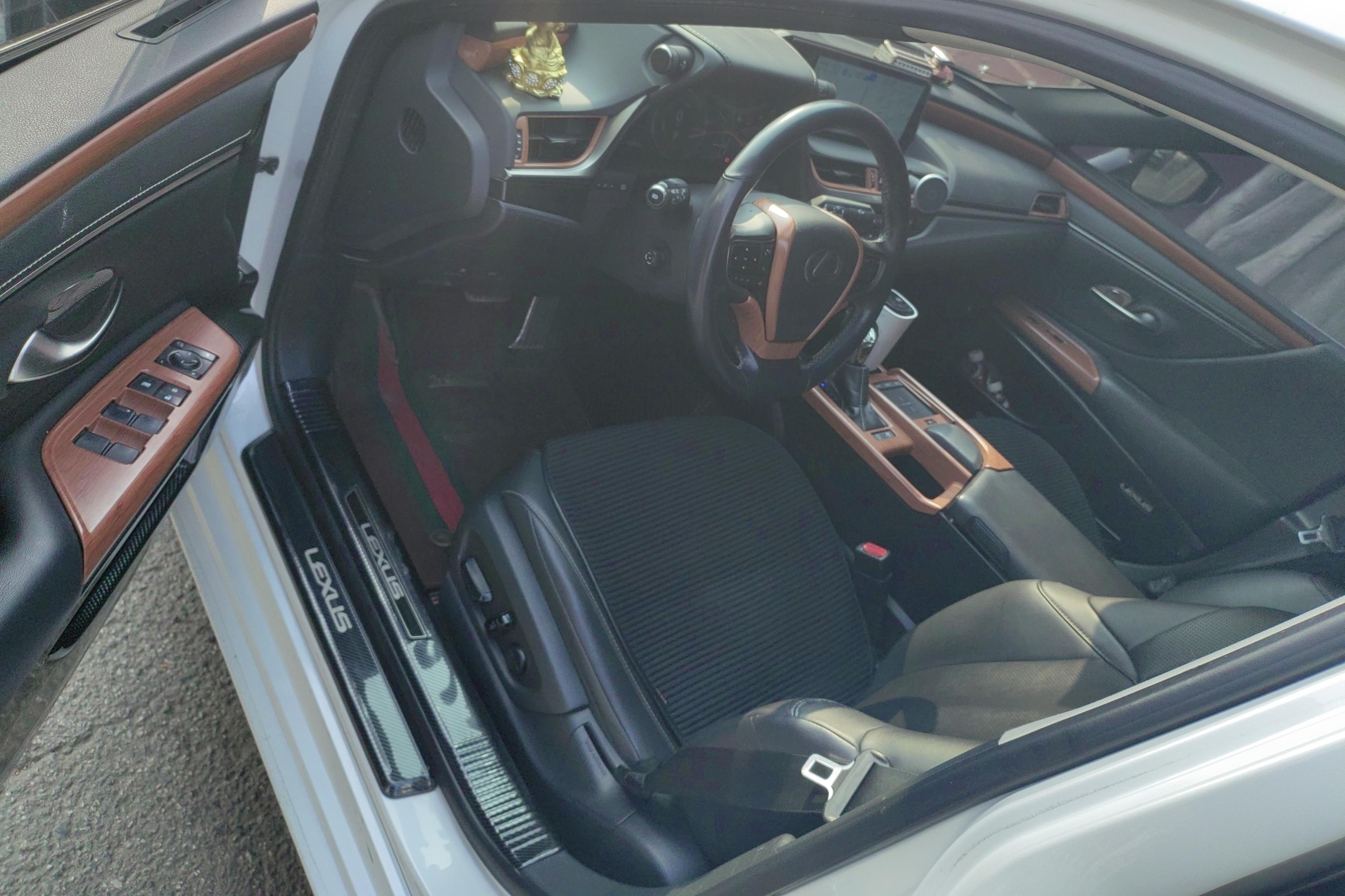 雷克萨斯ES 300h [进口] 2018款 2.5L 自动 卓越版 (国Ⅴ) 