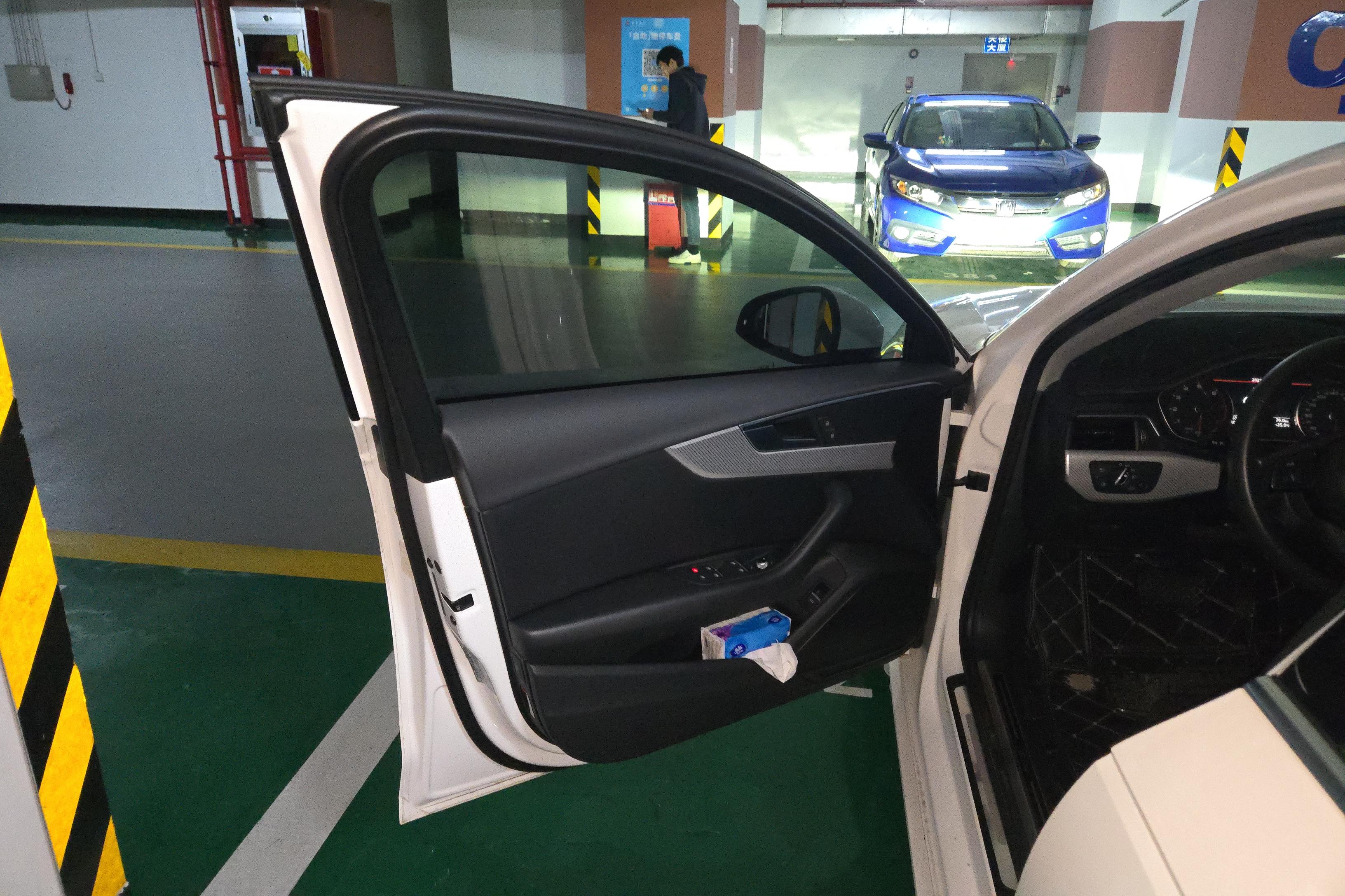 奥迪A4L 40TFSI 2017款 2.0T 自动 前驱 plus时尚型 (国Ⅴ) 