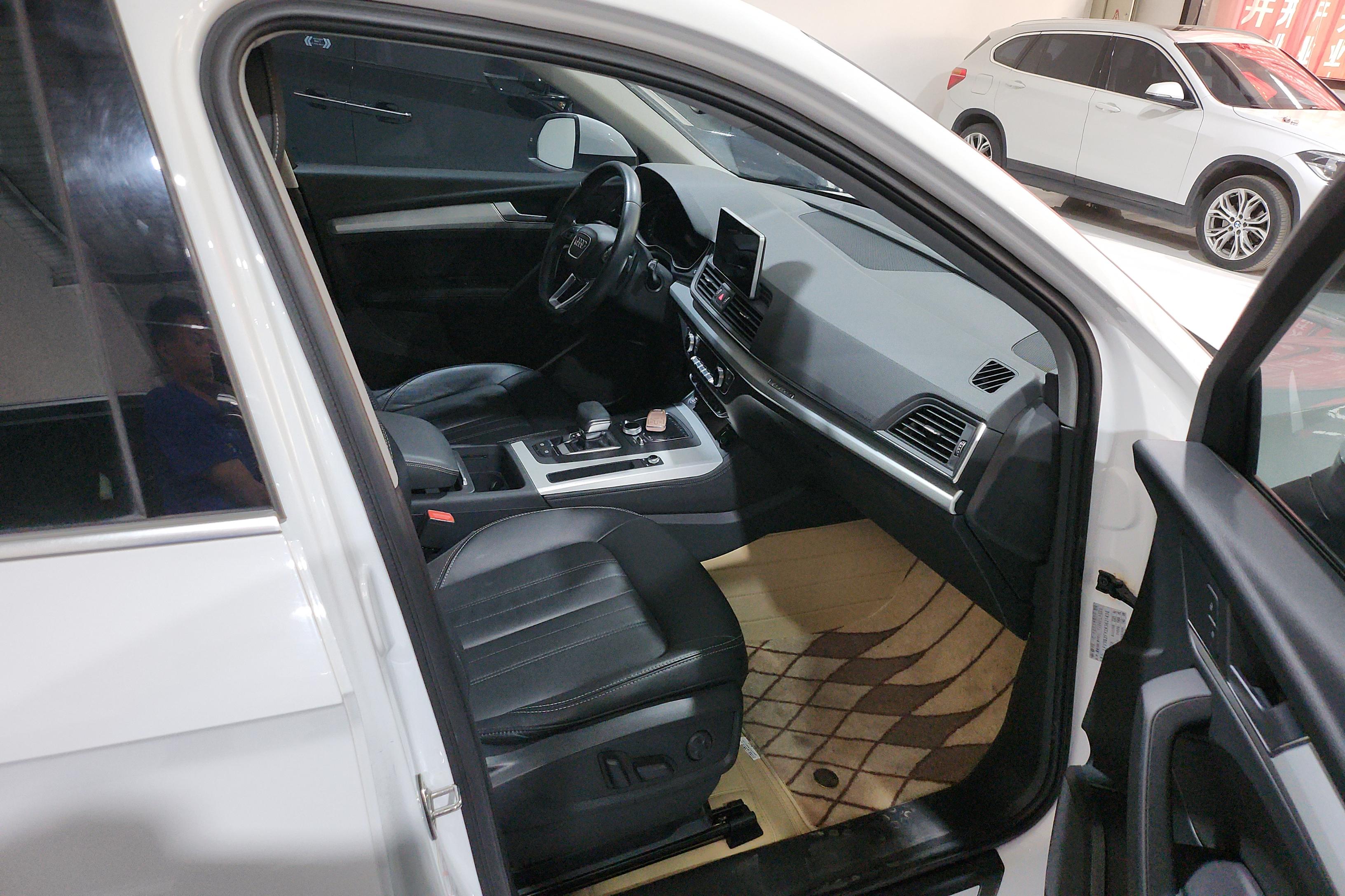 奥迪Q5L 40TFSI 2020款 2.0T 自动 荣享时尚型 (国Ⅵ) 