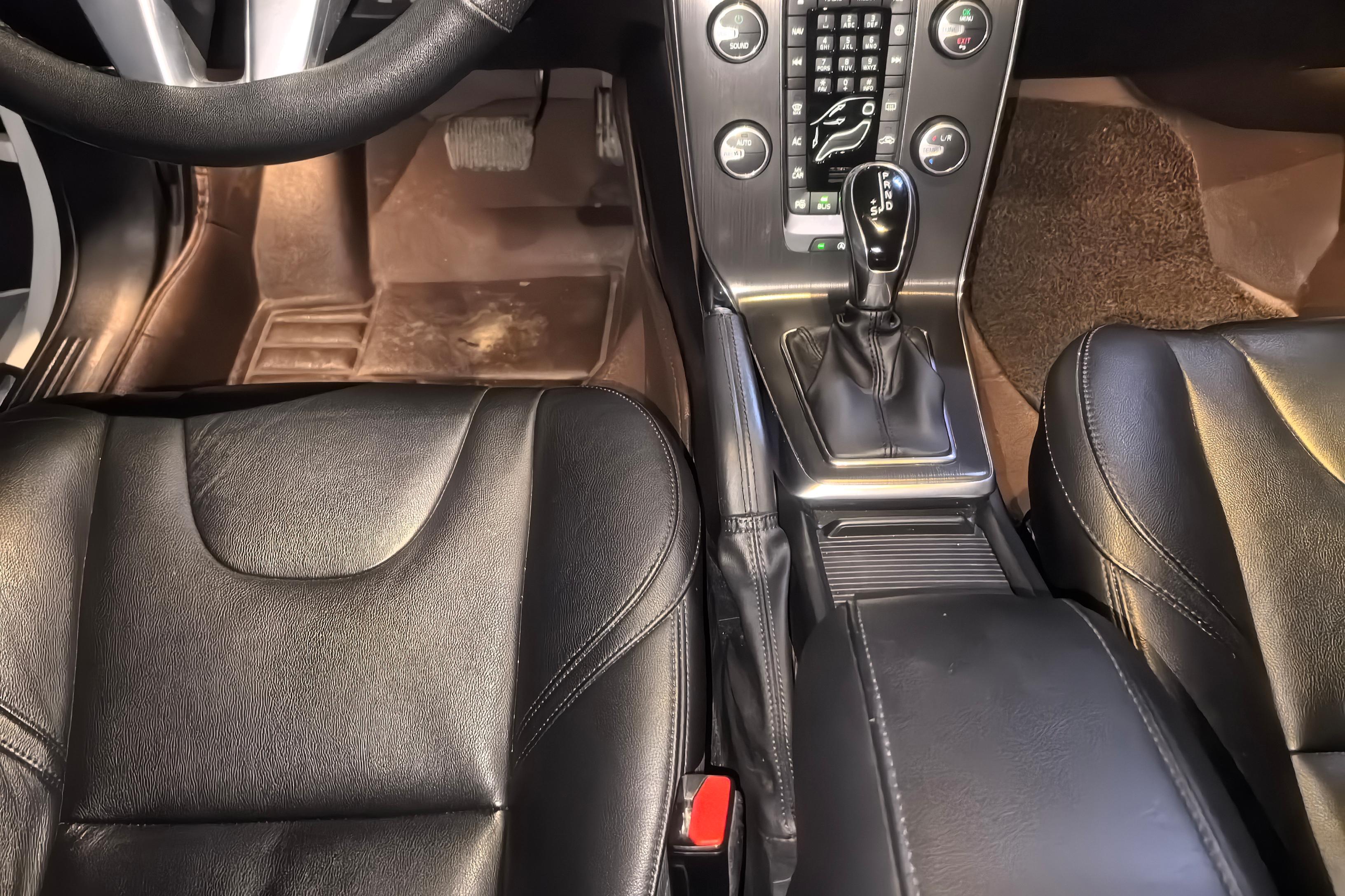 沃尔沃V40 [进口] 2015款 1.6T 自动 智雅版 (欧Ⅳ) 