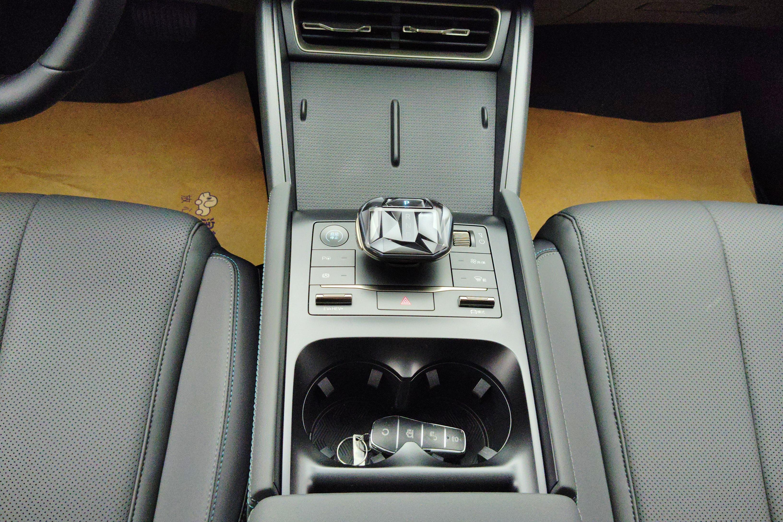 比亚迪秦L DM-i智驾版 2025款 1.5L 自动 80KM领先型 (国Ⅵ) 