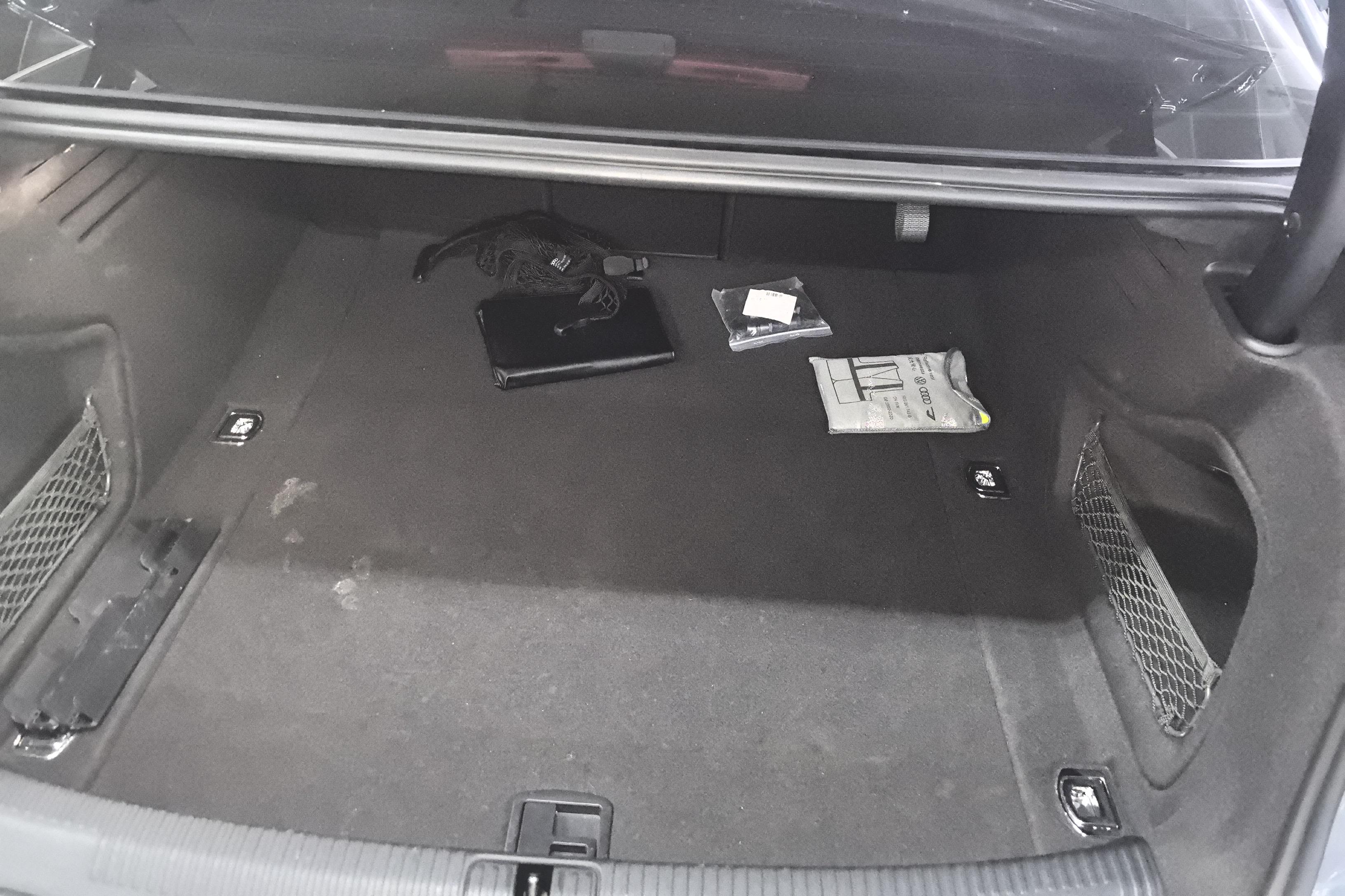 奥迪A4L 2022款 2.0T 自动 quattro-RS套件燃速型 (国Ⅵ) 