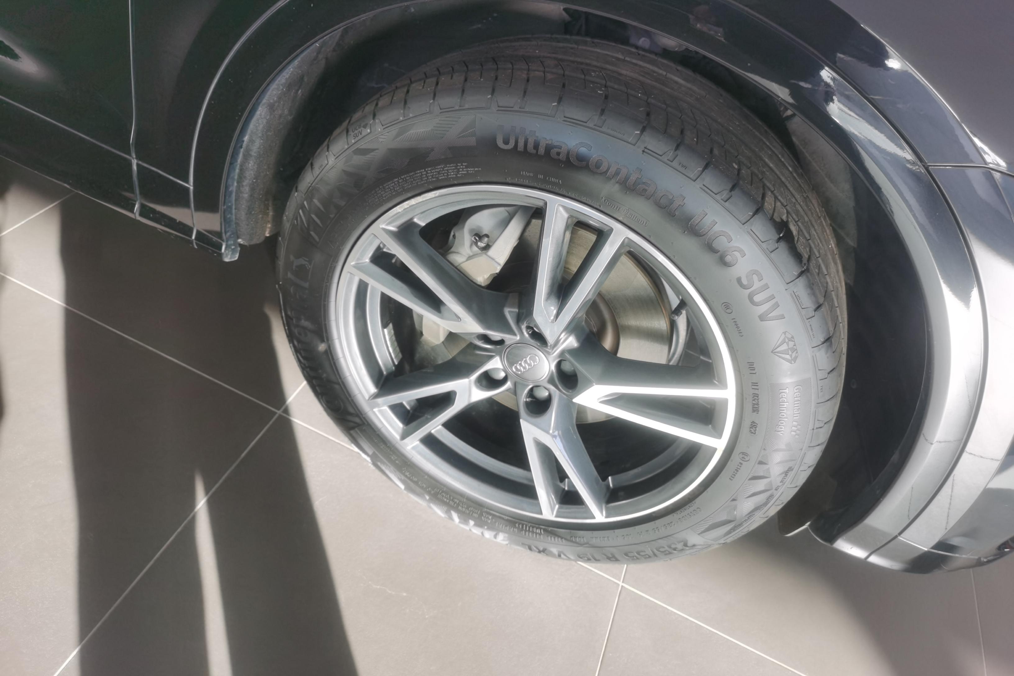 奥迪Q5L 40TFSI 2018款 2.0T 自动 荣享时尚型 (国Ⅴ) 