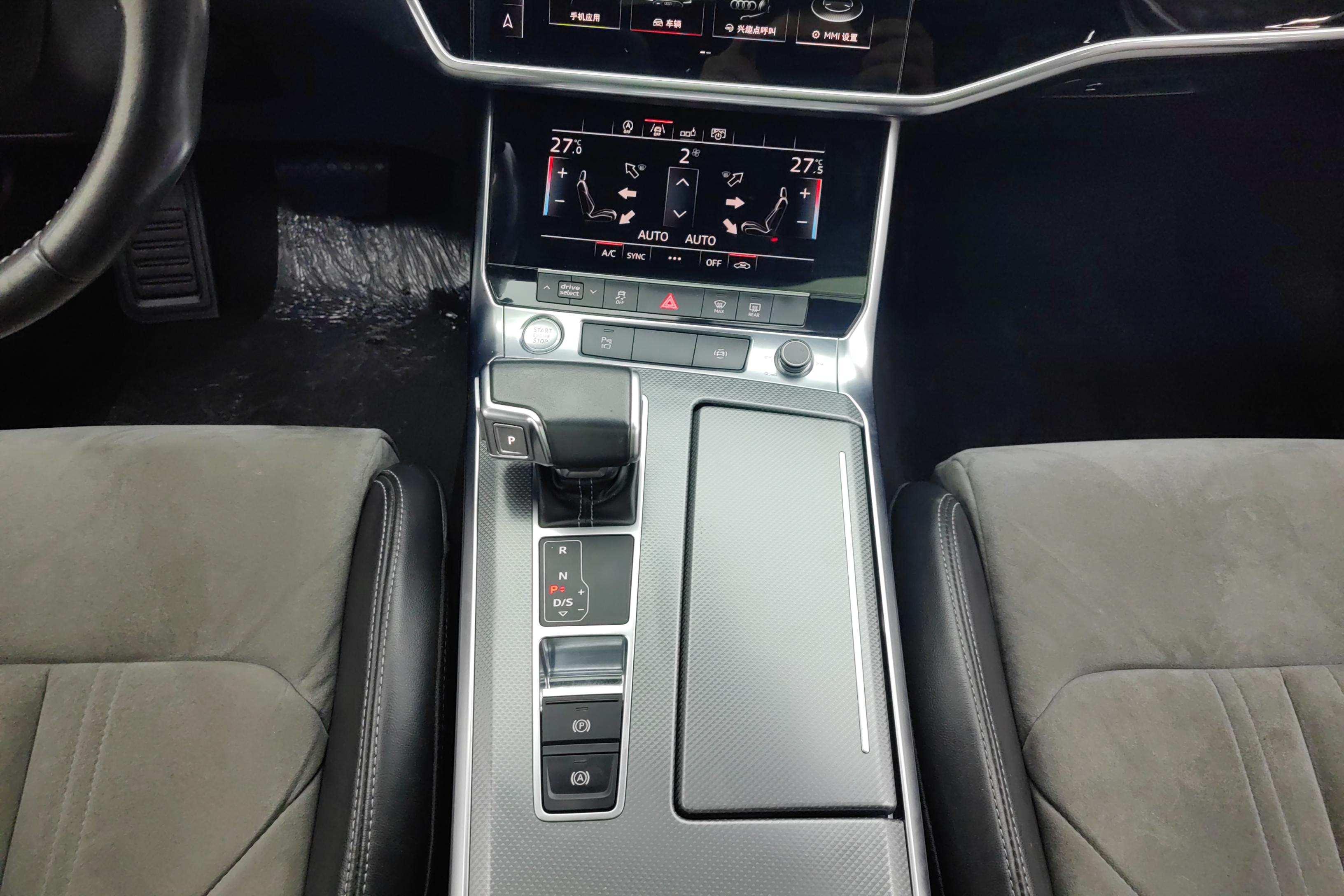 奥迪A6L 40TFSI 2019款 2.0T 自动 豪华动感型 (国Ⅵ) 