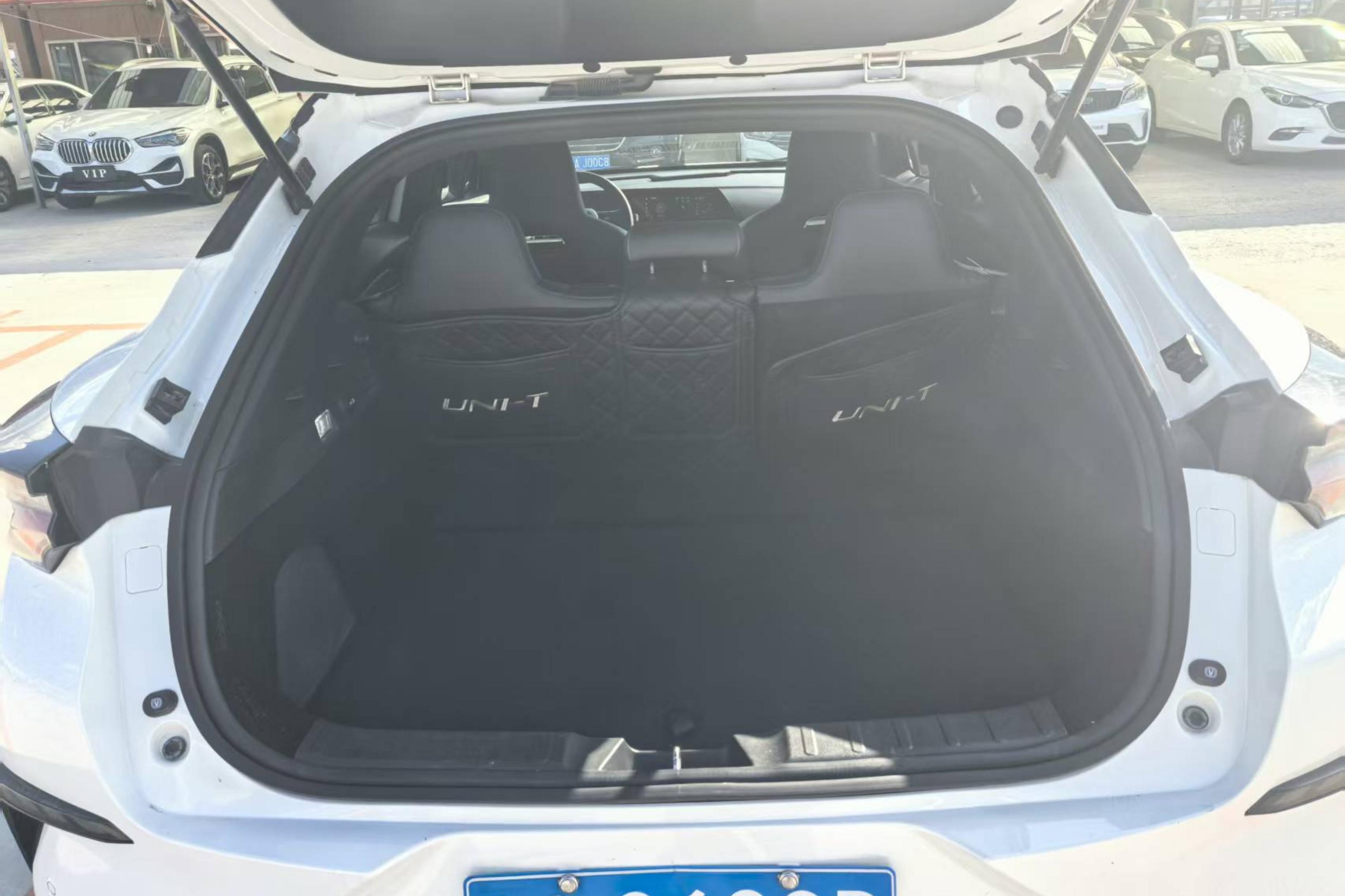 长安UNI-T 2022款 1.5T 自动 尊贵型 (国Ⅵ) 