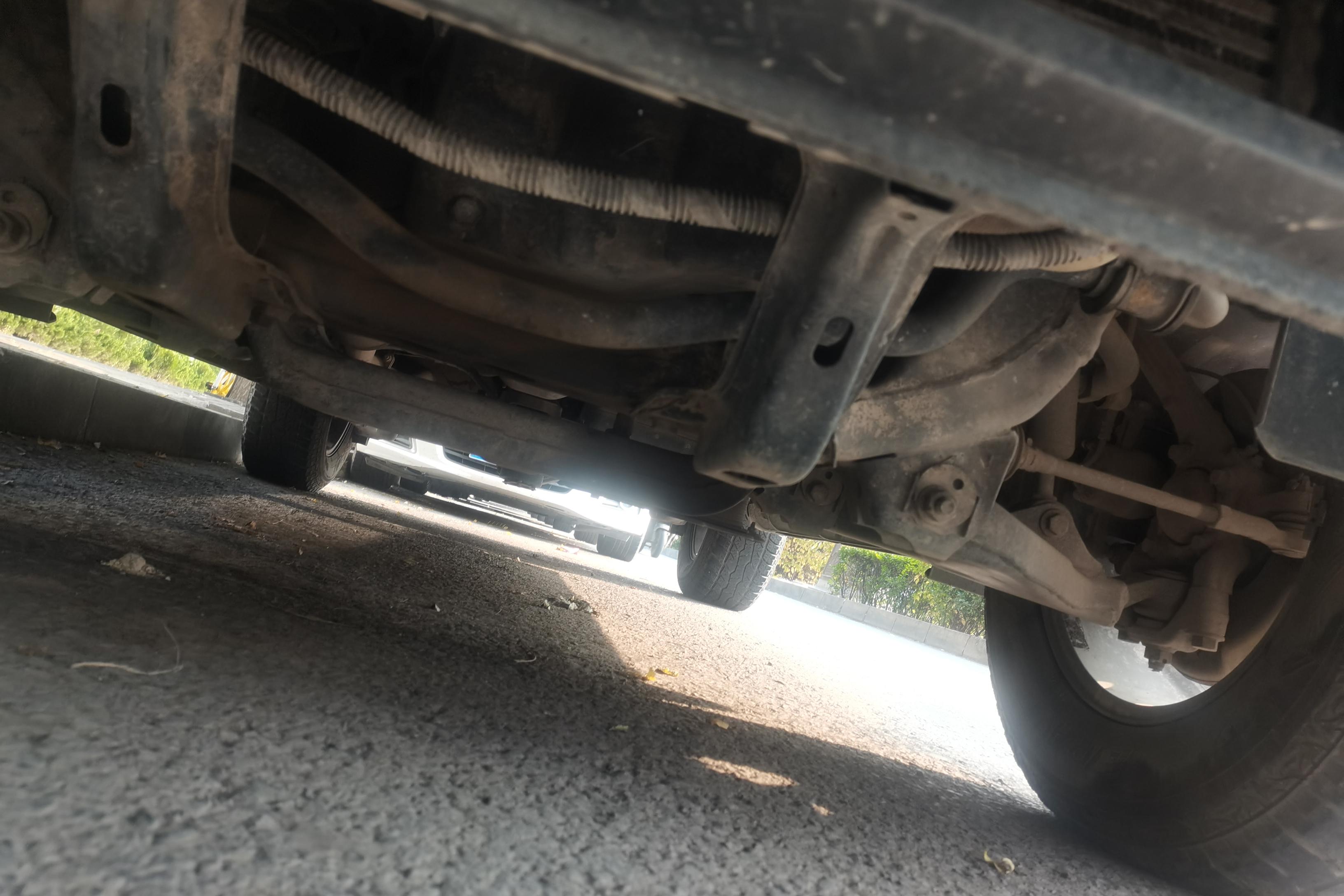 江铃驭胜 S350 2013款 2.4T 自动 后驱 豪华版 (国Ⅳ) 