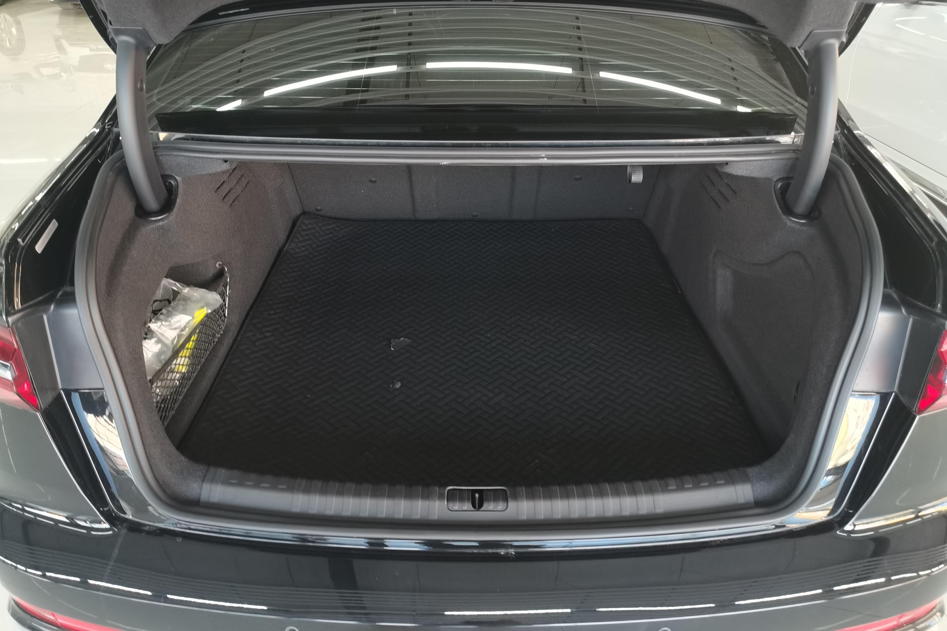 奥迪A6L 40TFSI 2023款 2.0T 自动 豪华动感型 (国Ⅵ) 