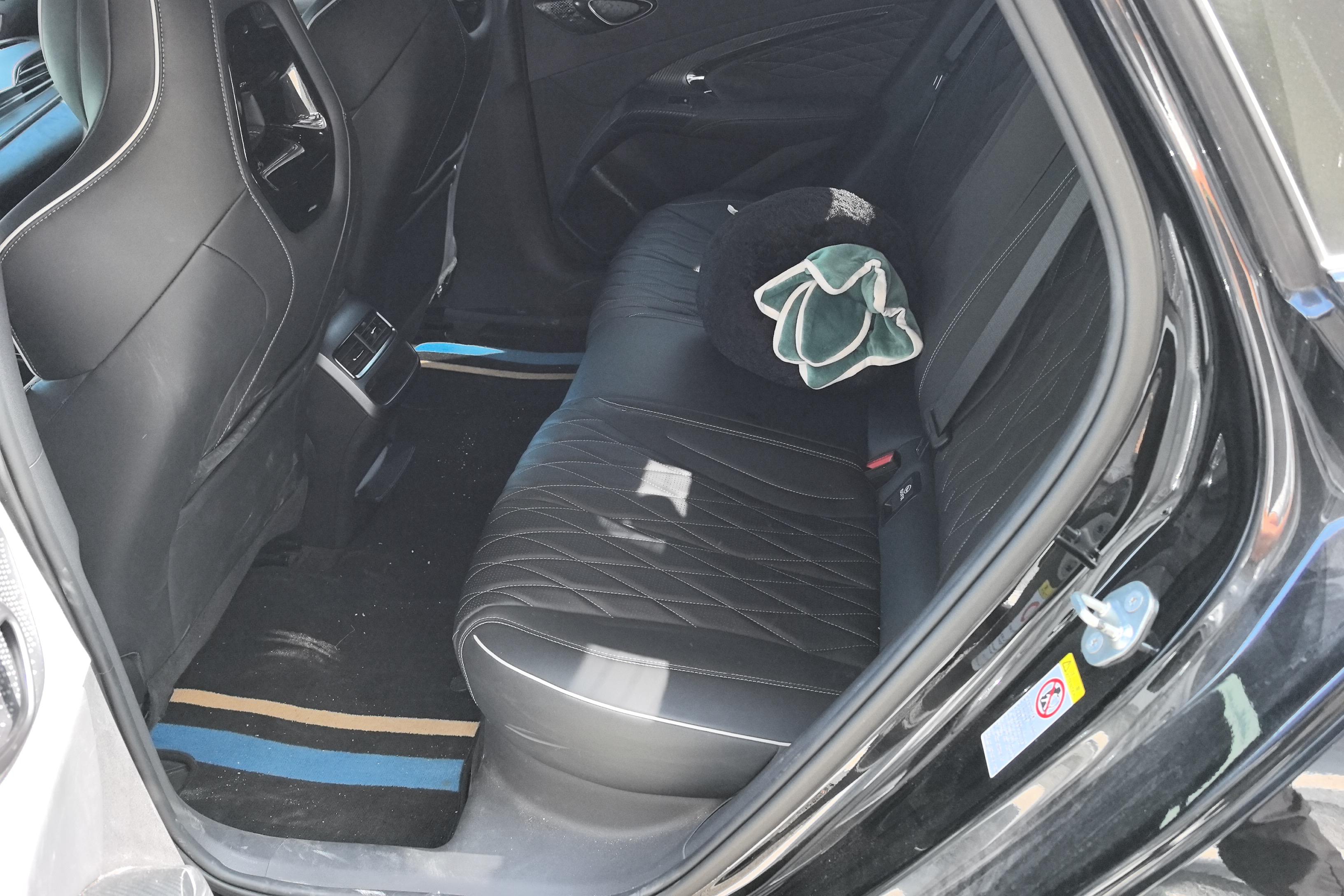 比亚迪海豹 冠军版 2023款 0.0T 自动 550km精英型 