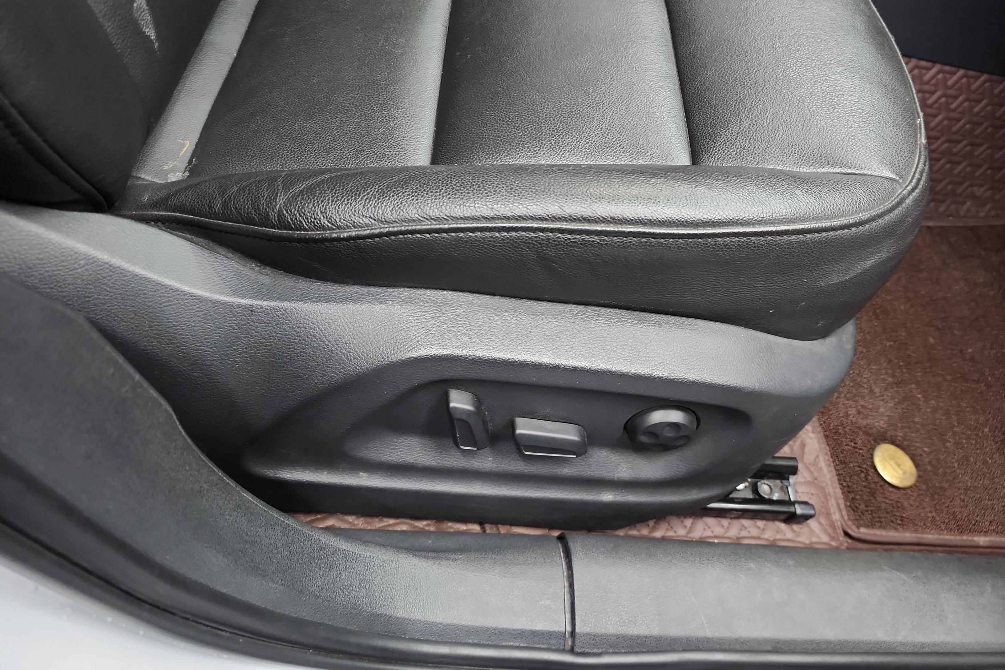 奥迪Q3 35TFSI 2013款 2.0T 自动 前驱 进取型 (国Ⅳ) 