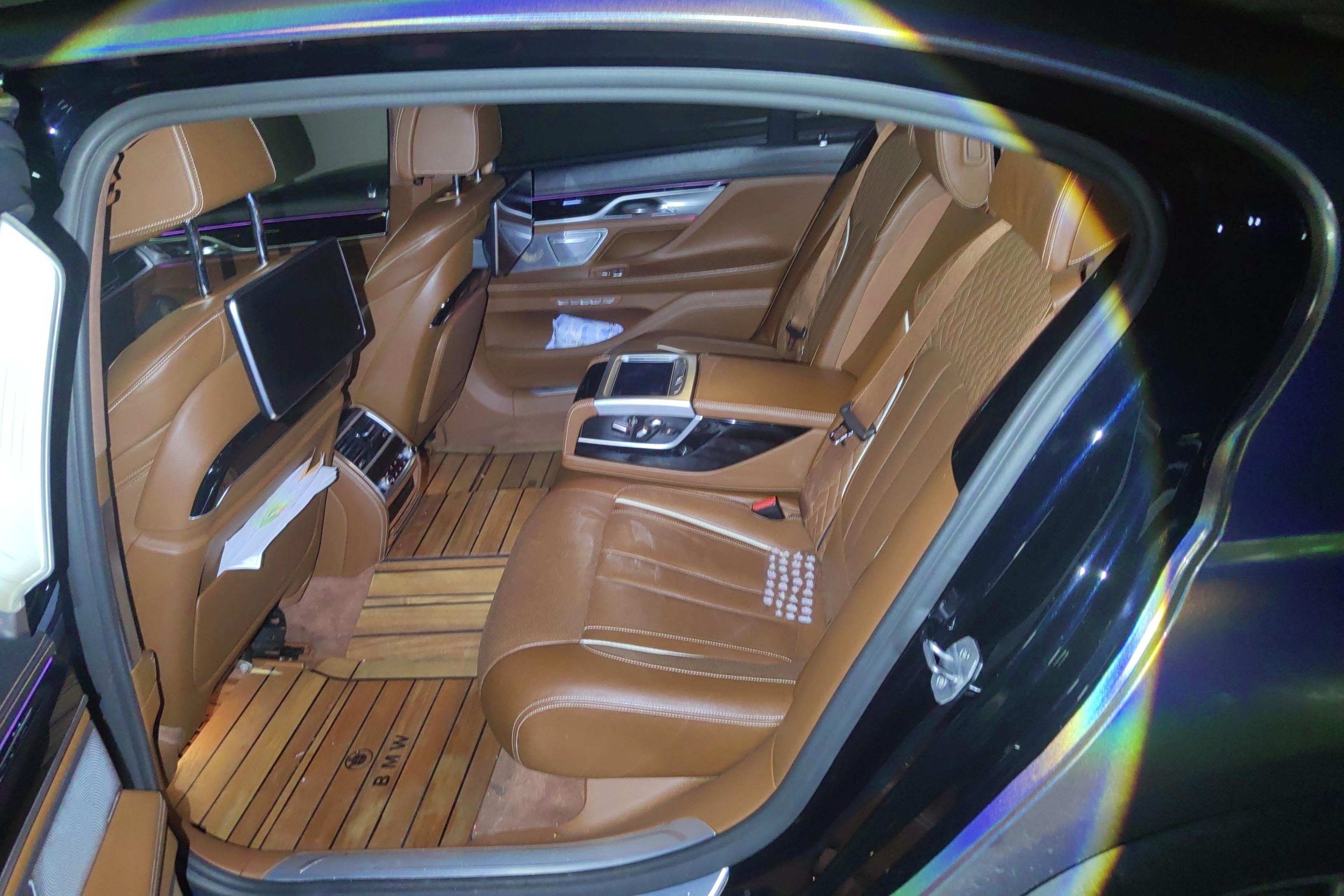 宝马7系 740Li [进口] 2018款 3.0T 自动 汽油 尊享型M运动套装 