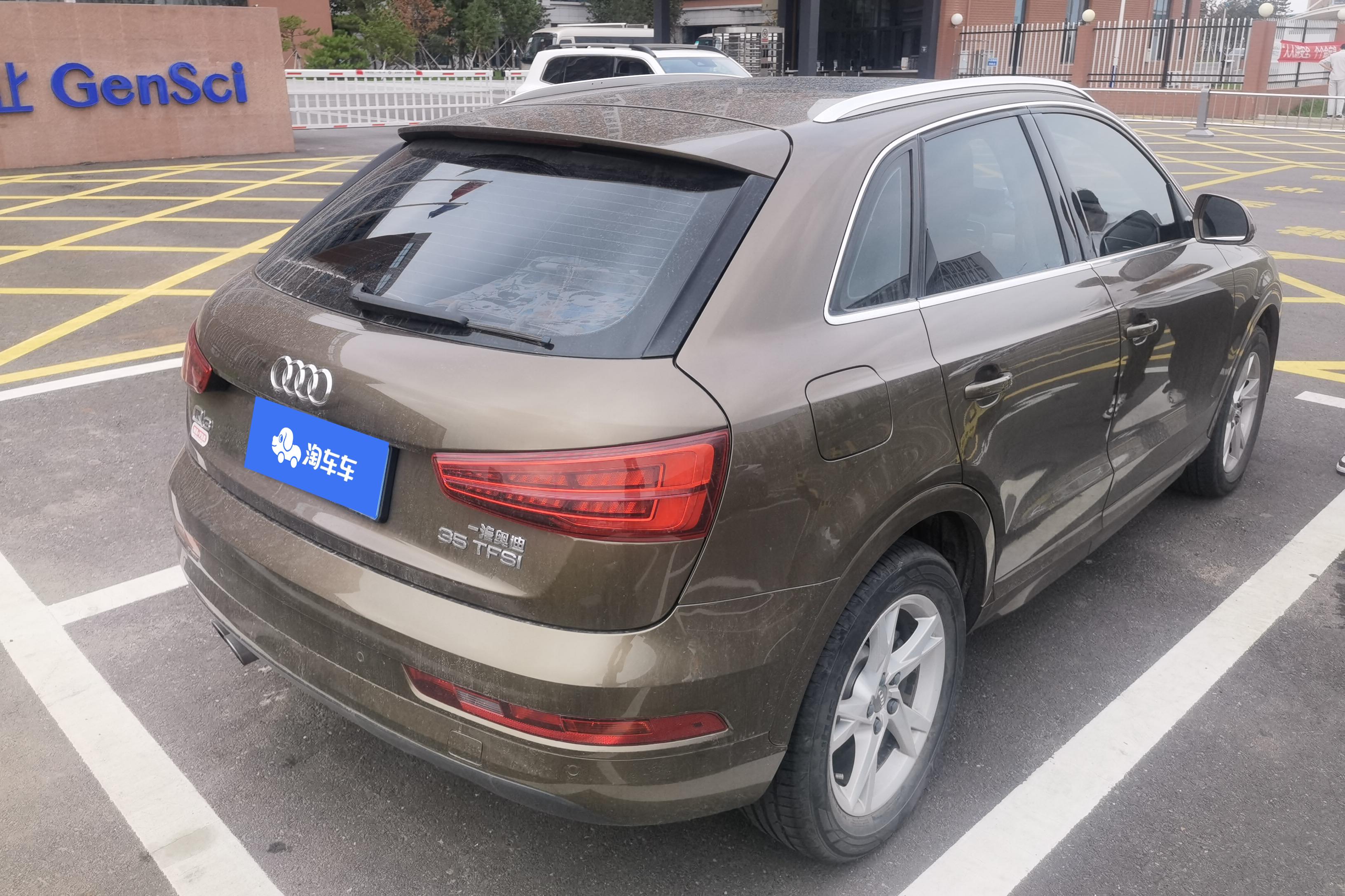 奥迪Q3 35TFSI 2018款 2.0T 自动 前驱 时尚型30周年纪念版 (国Ⅴ) 