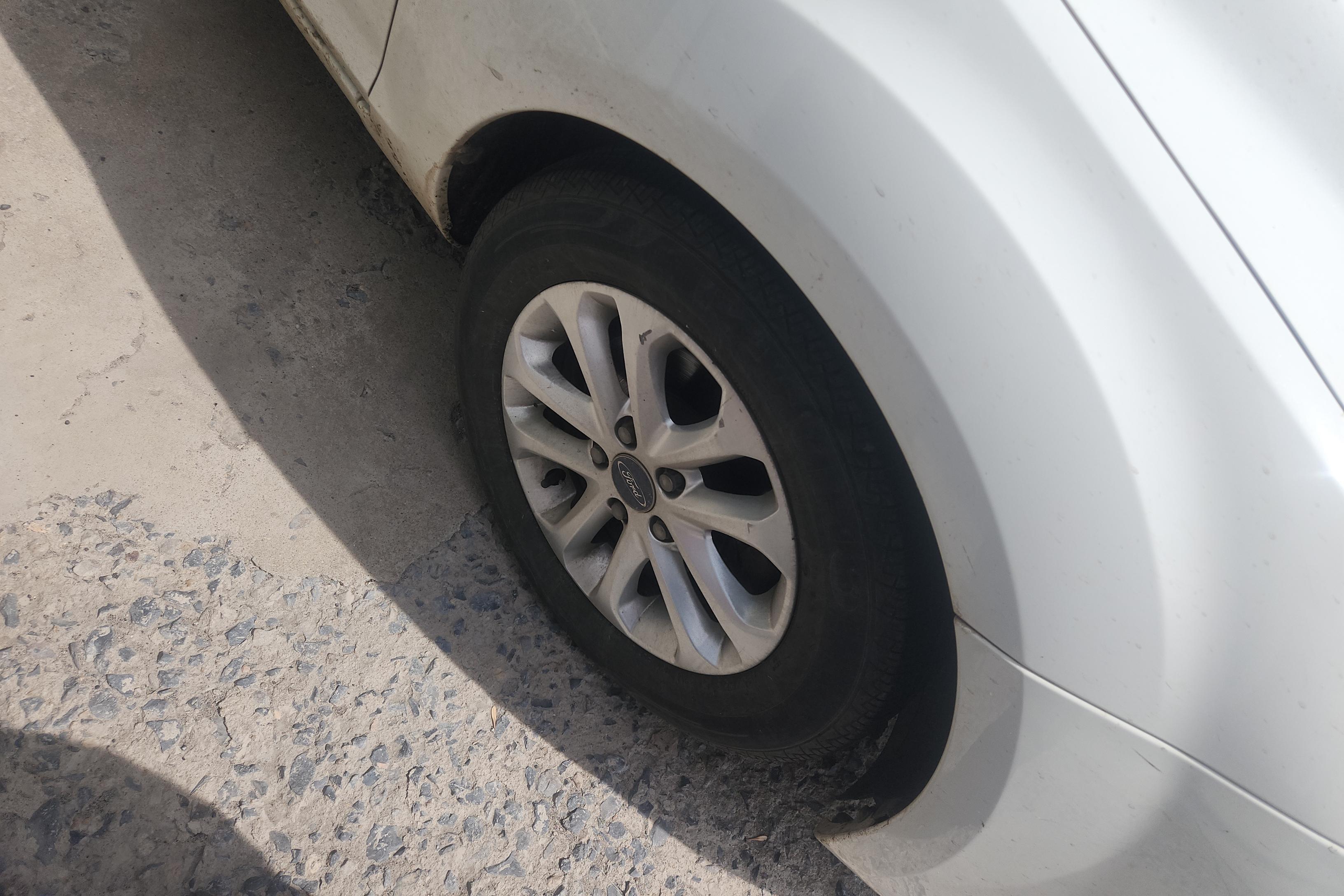 福特福克斯 2012款 1.8L 自动 两厢轿车 经典基本型 (国Ⅳ) 
