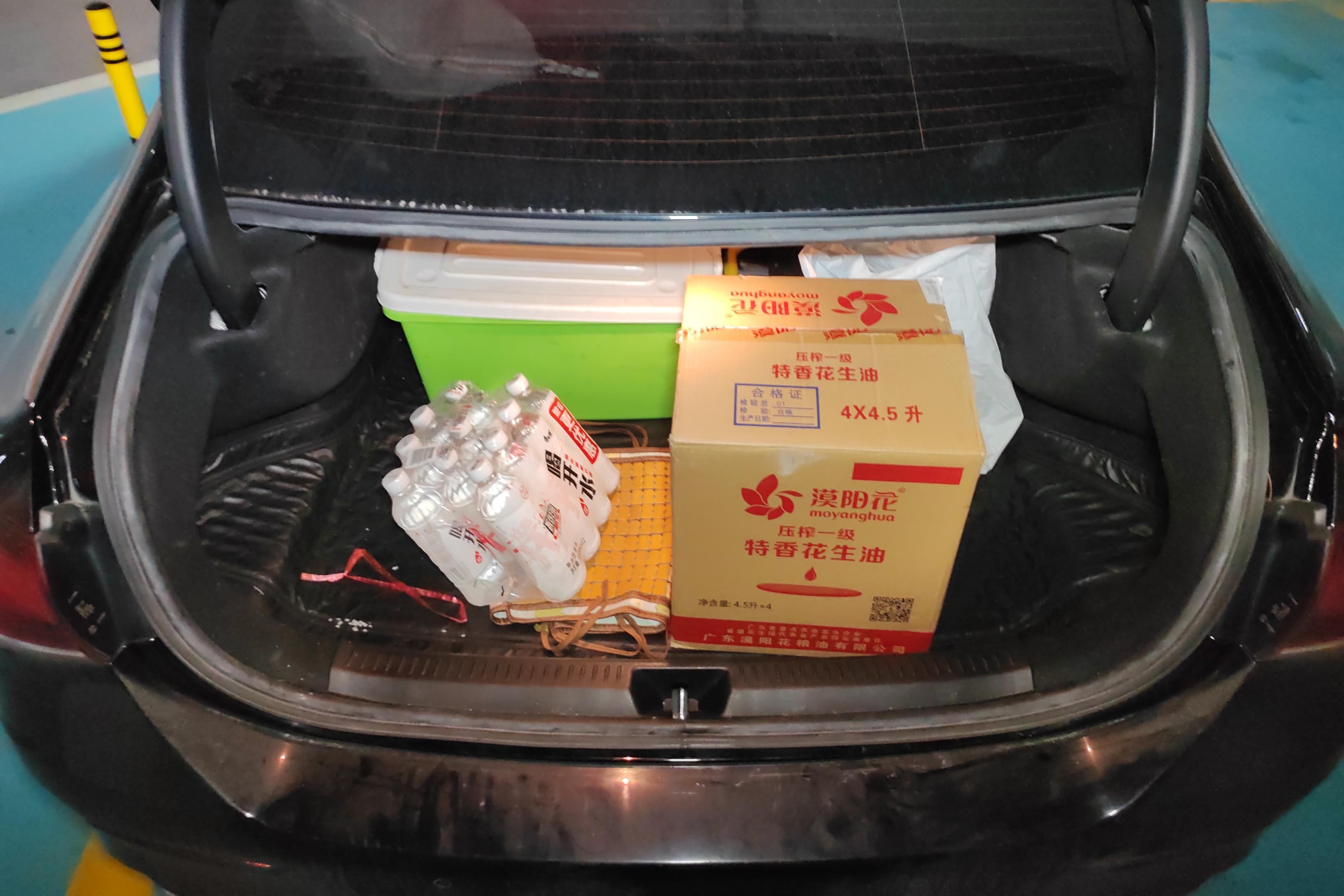 奔驰A级 A200L 2020款 1.3T 自动 改款运动轿车时尚型 (国Ⅵ) 