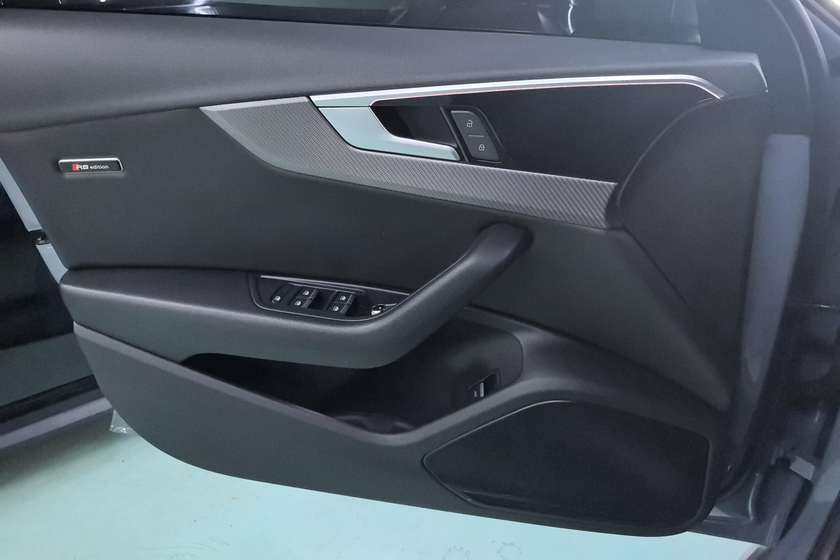 奥迪A4L 2022款 2.0T 自动 quattro-RS套件燃速型 (国Ⅵ) 