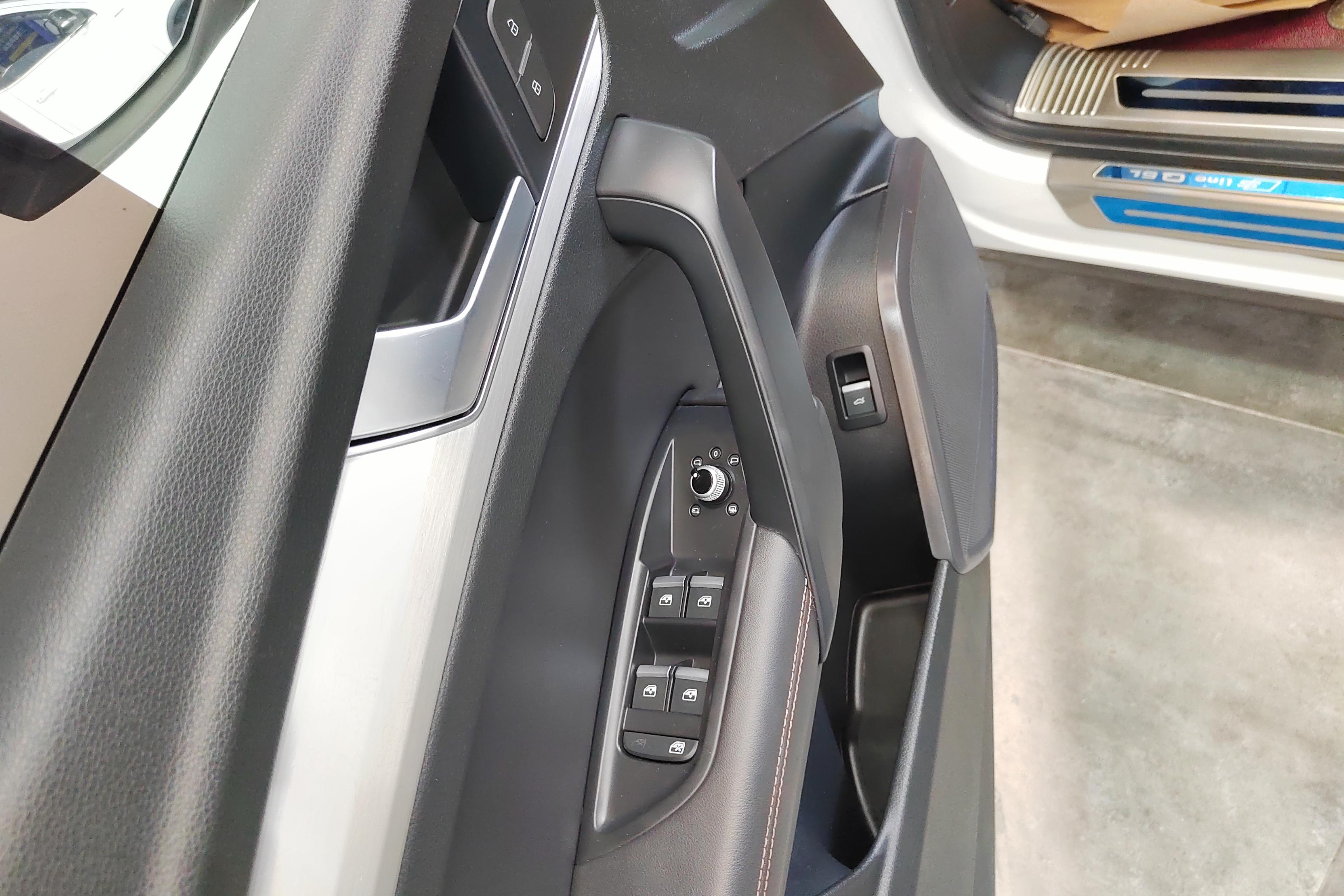 奥迪Q5L 40TFSI 2018款 2.0T 自动 荣享时尚型 (国Ⅴ) 