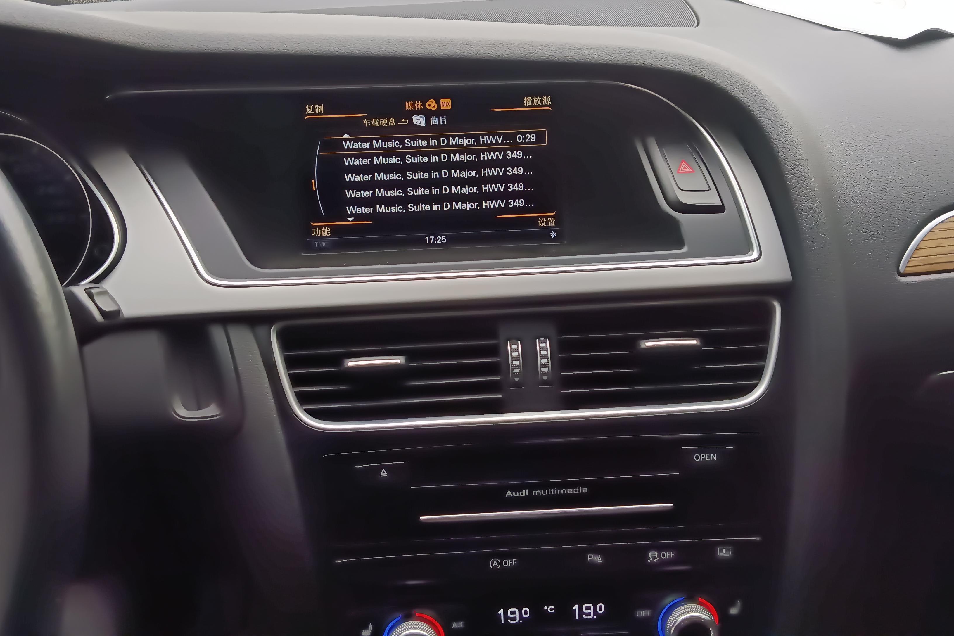 奥迪A4L 2015款 2.0T 自动 豪华型 (国Ⅳ) 