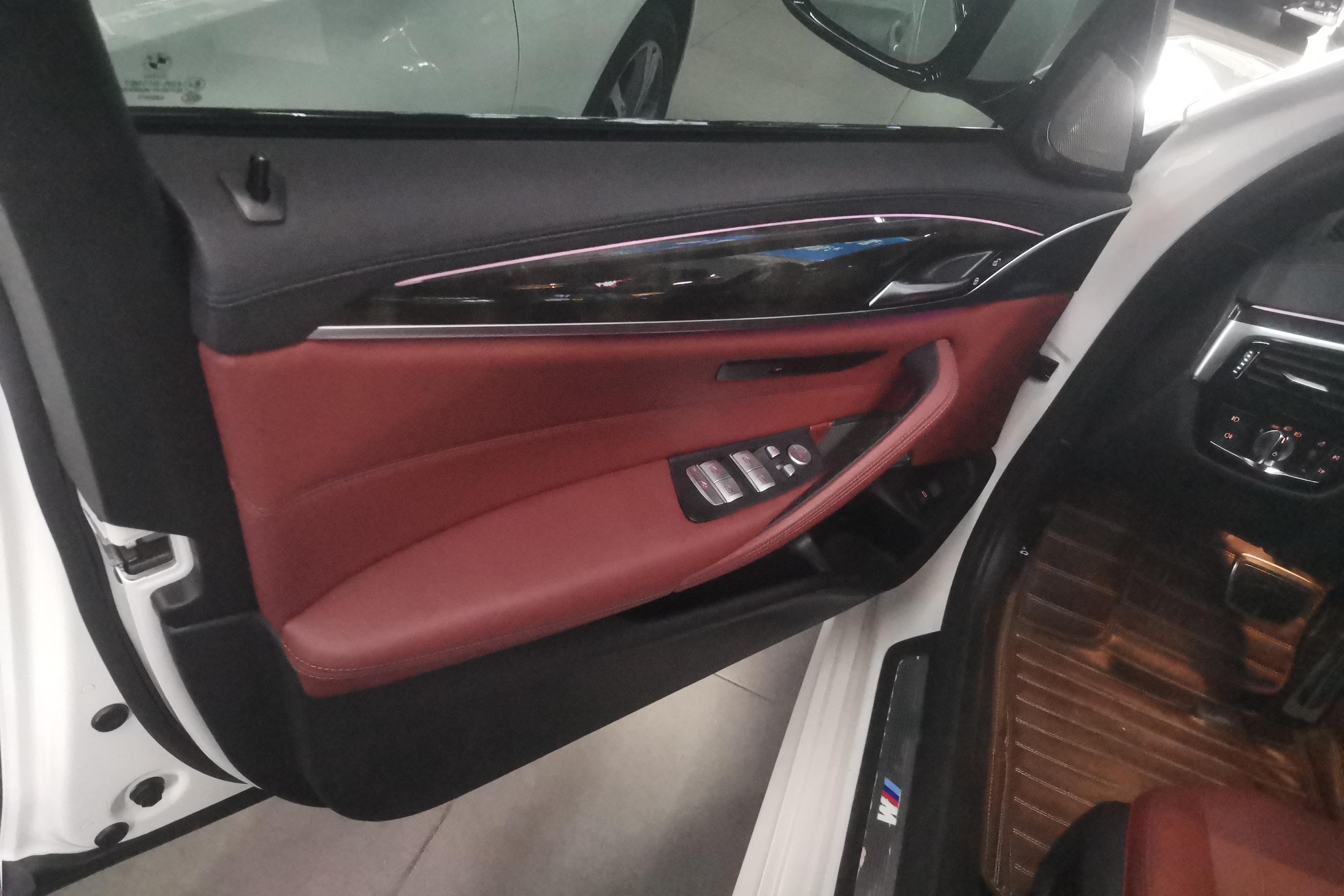宝马5系 530Li 2018款 2.0T 自动 后驱 尊享型M运动套装 (国Ⅴ) 