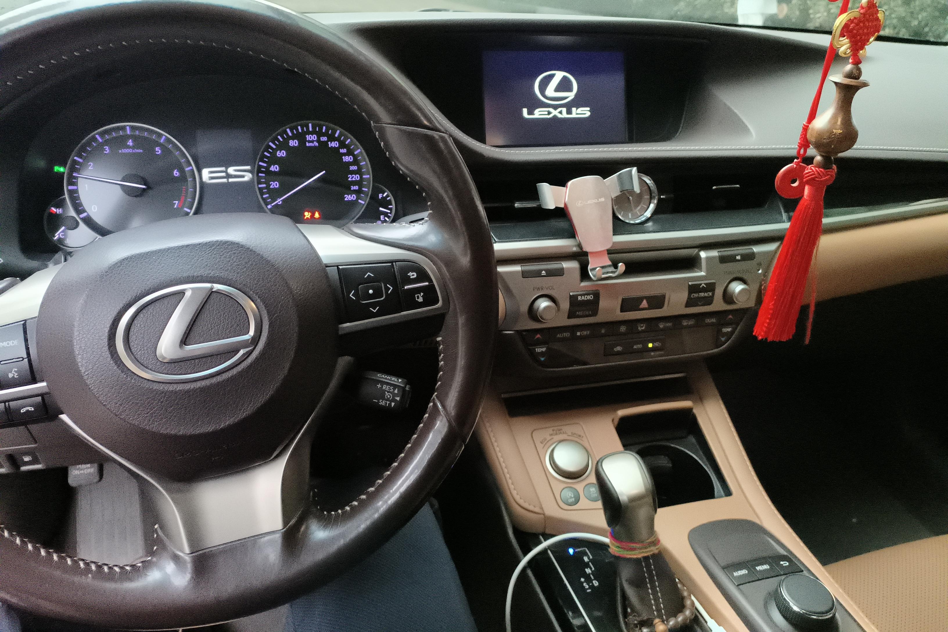 雷克萨斯ES 200 [进口] 2015款 2.0L 自动 舒适版 
