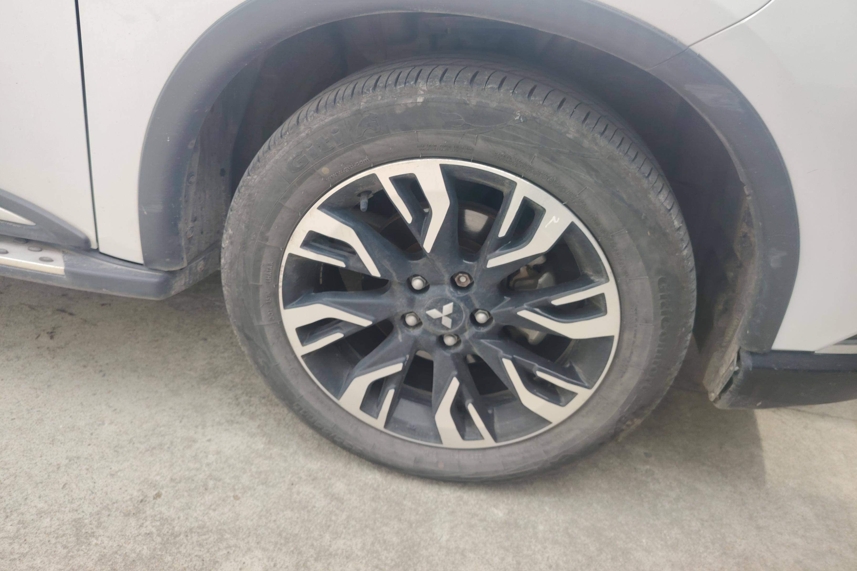 三菱欧蓝德 2019款 2.0L 自动 畅享版 (国Ⅵ) 