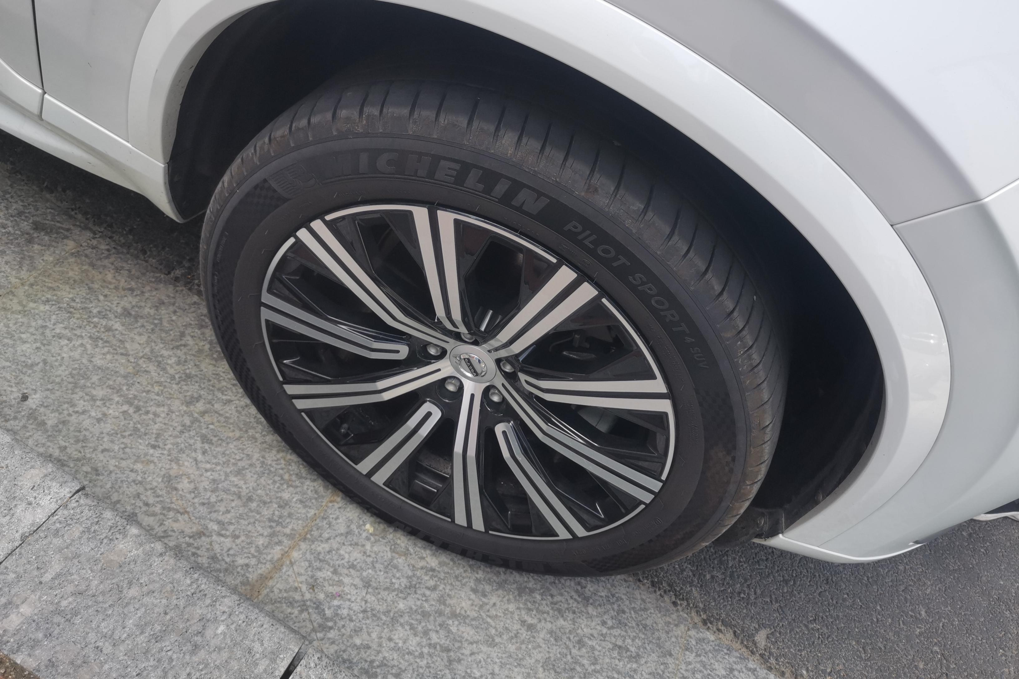 沃尔沃XC90 B6 [进口] 2021款 2.0T 自动 四驱 汽油 智逸豪华版 (国Ⅵ) 