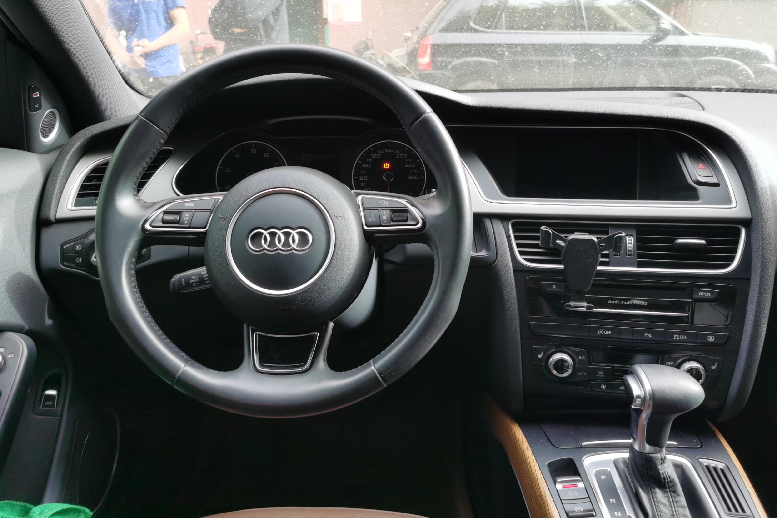奥迪A4L 2015款 2.0T 自动 豪华型 (国Ⅳ) 