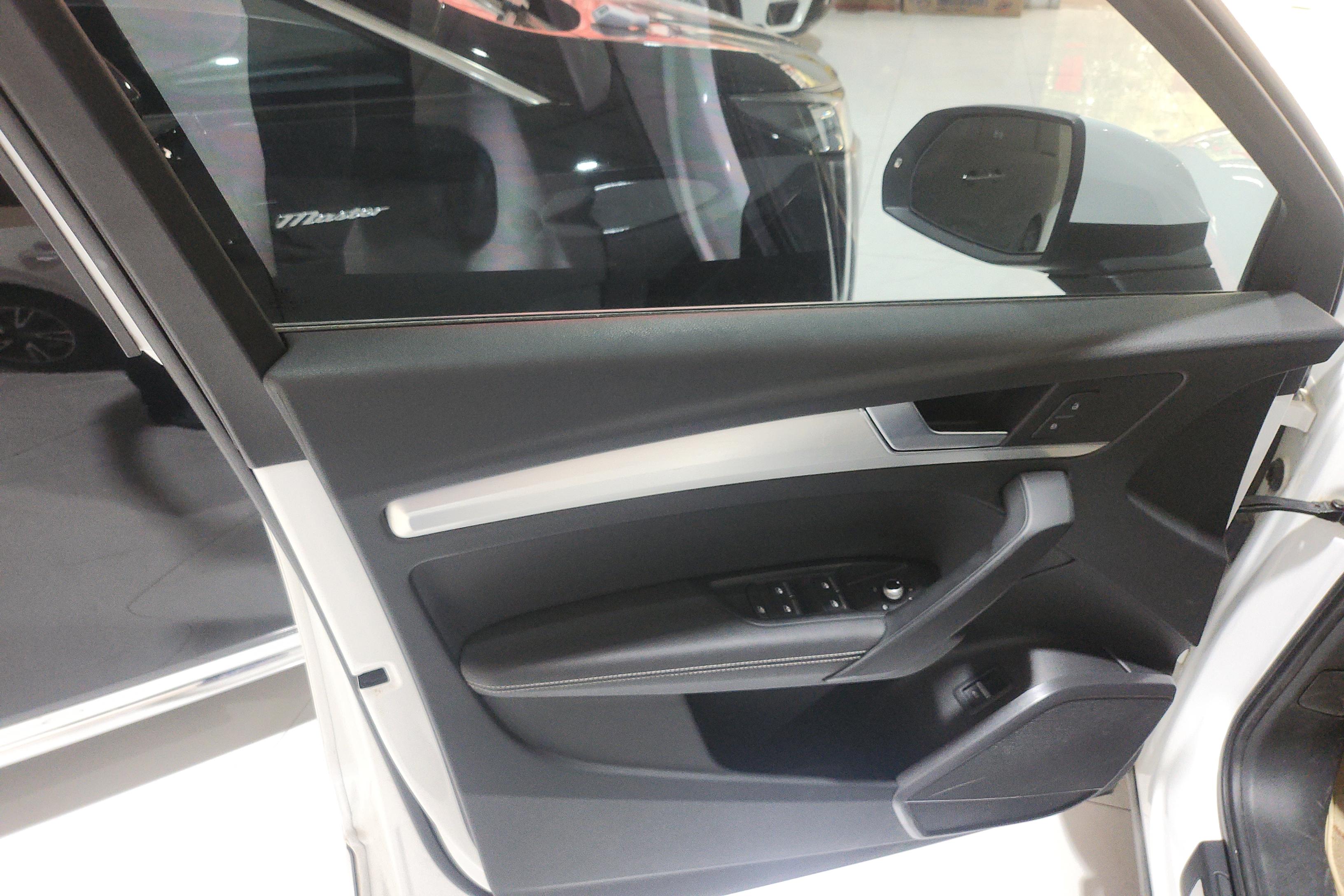 奥迪Q5L 40TFSI 2020款 2.0T 自动 荣享时尚型 (国Ⅵ) 