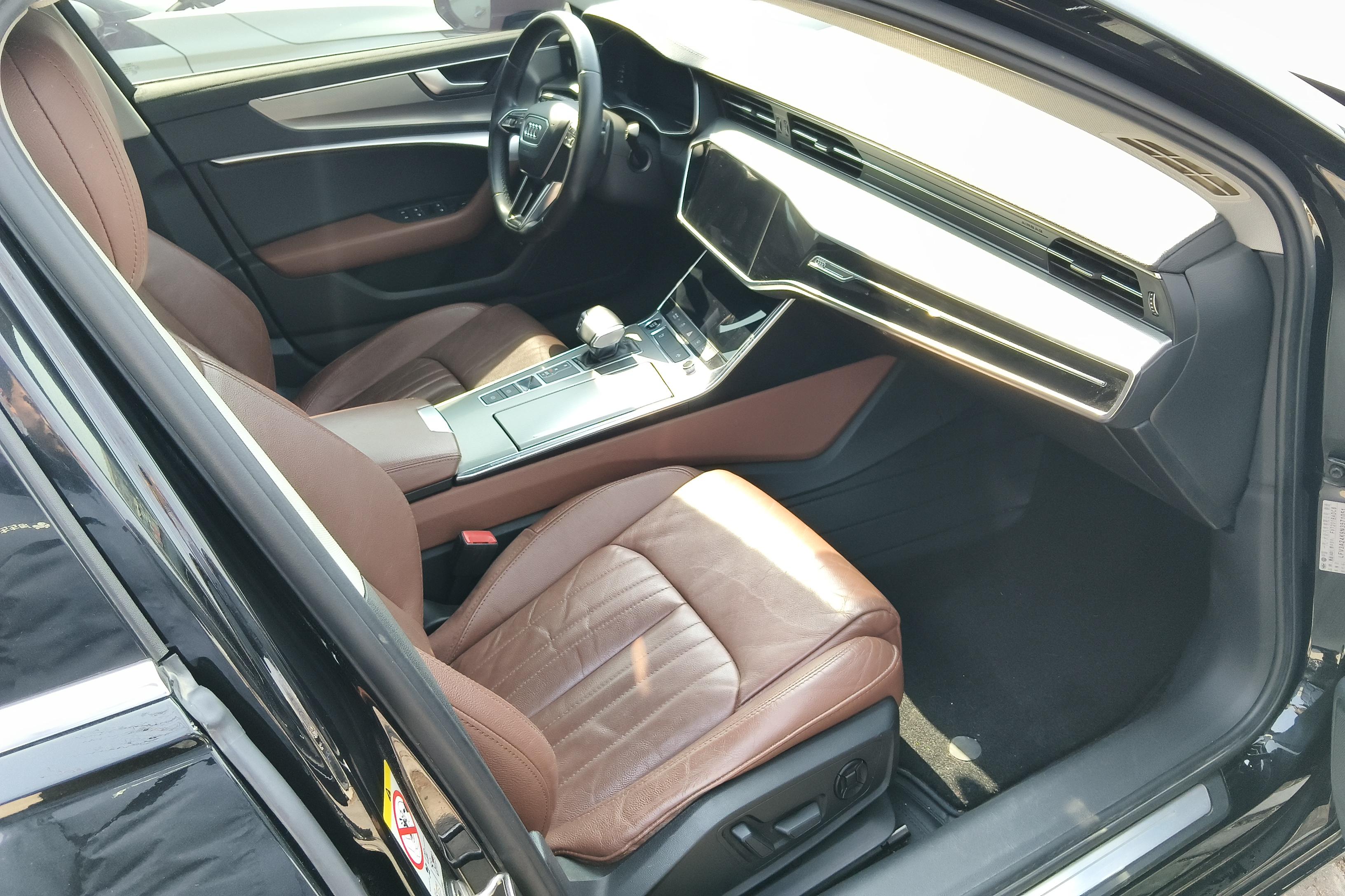 奥迪A6L 45TFSI 2022款 2.0T 自动 臻选致雅型 (国Ⅵ) 