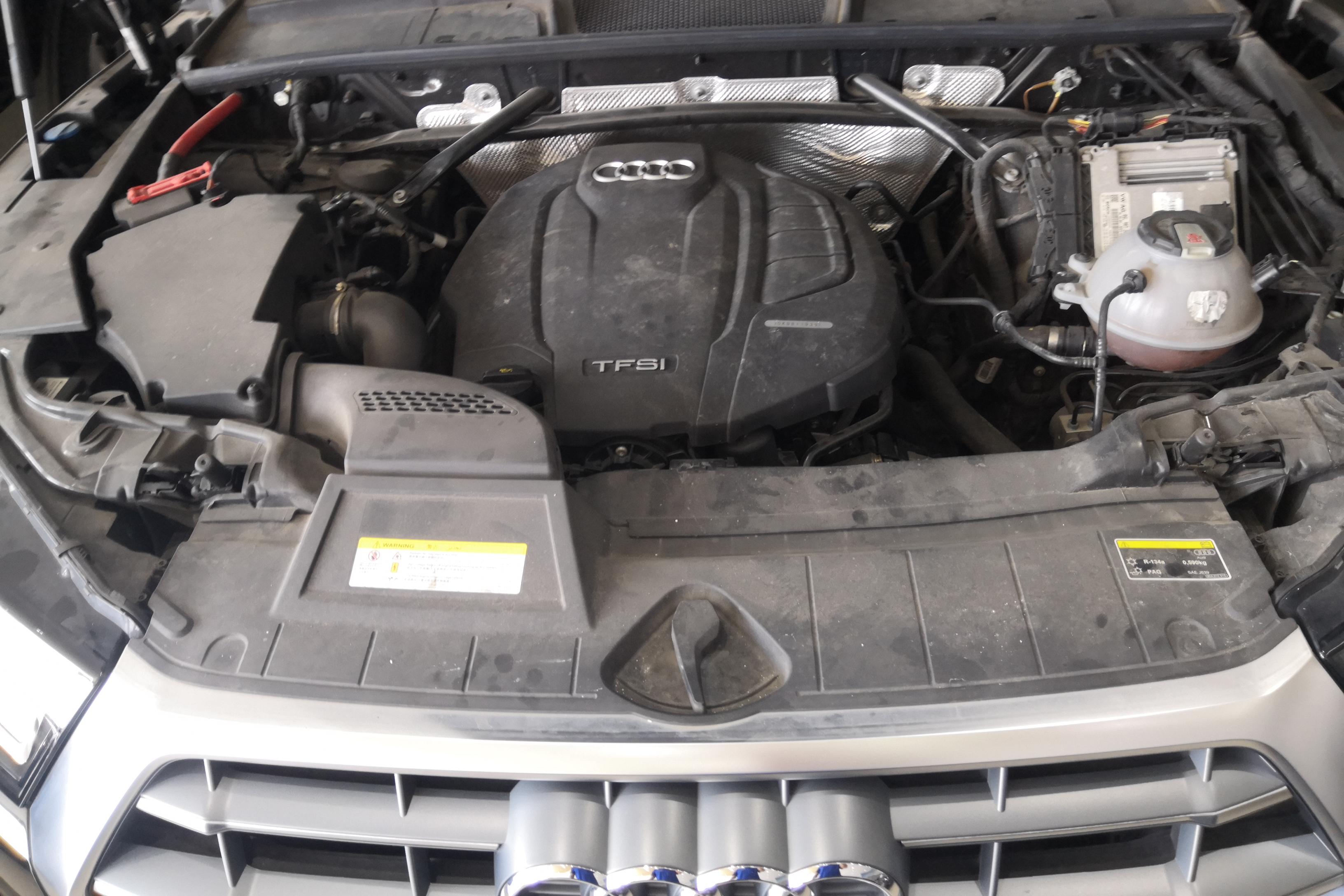 奥迪Q5L 40TFSI 2018款 2.0T 自动 荣享时尚型 (国Ⅵ) 