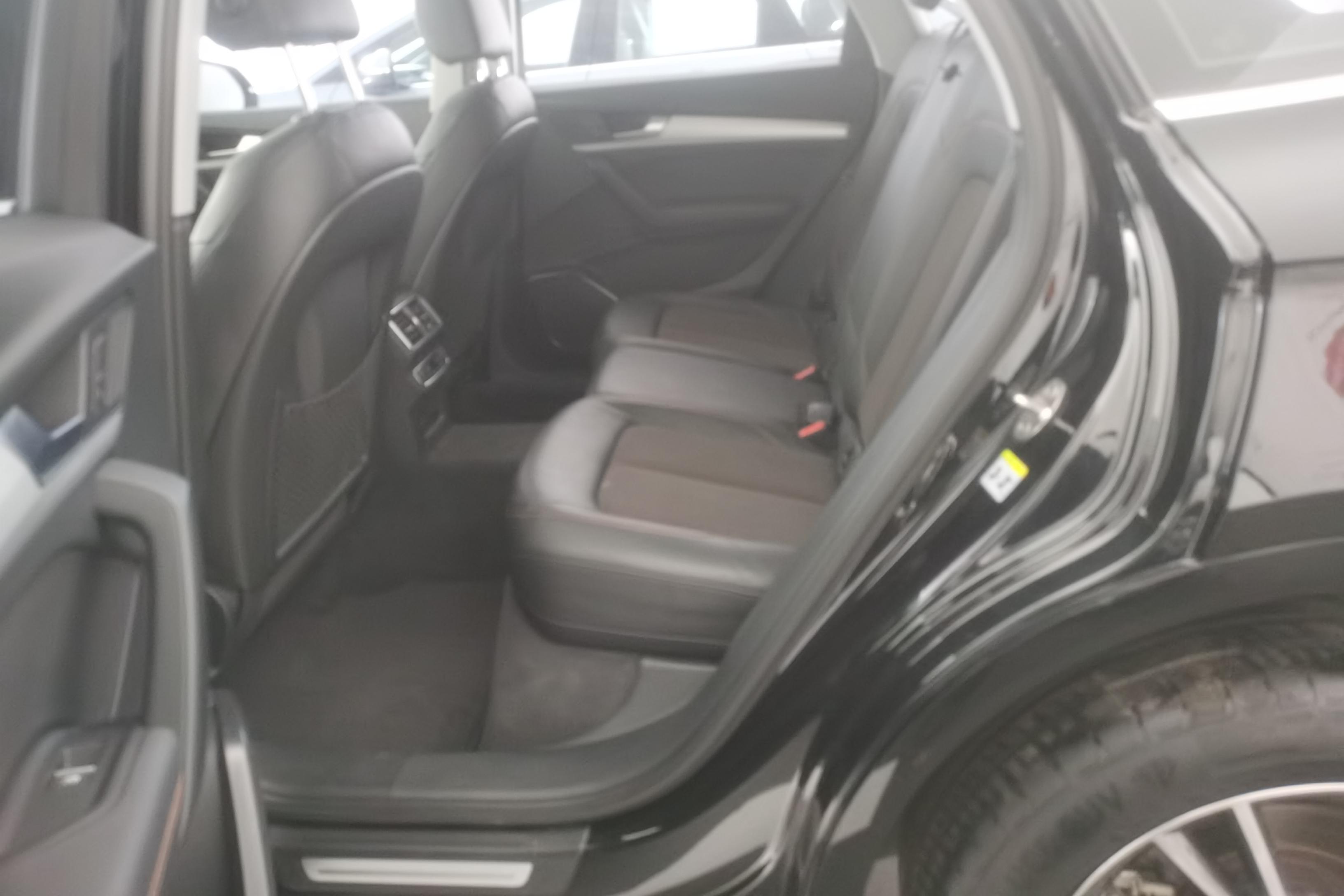 奥迪Q5L 40TFSI 2018款 2.0T 自动 荣享时尚型 (国Ⅴ) 